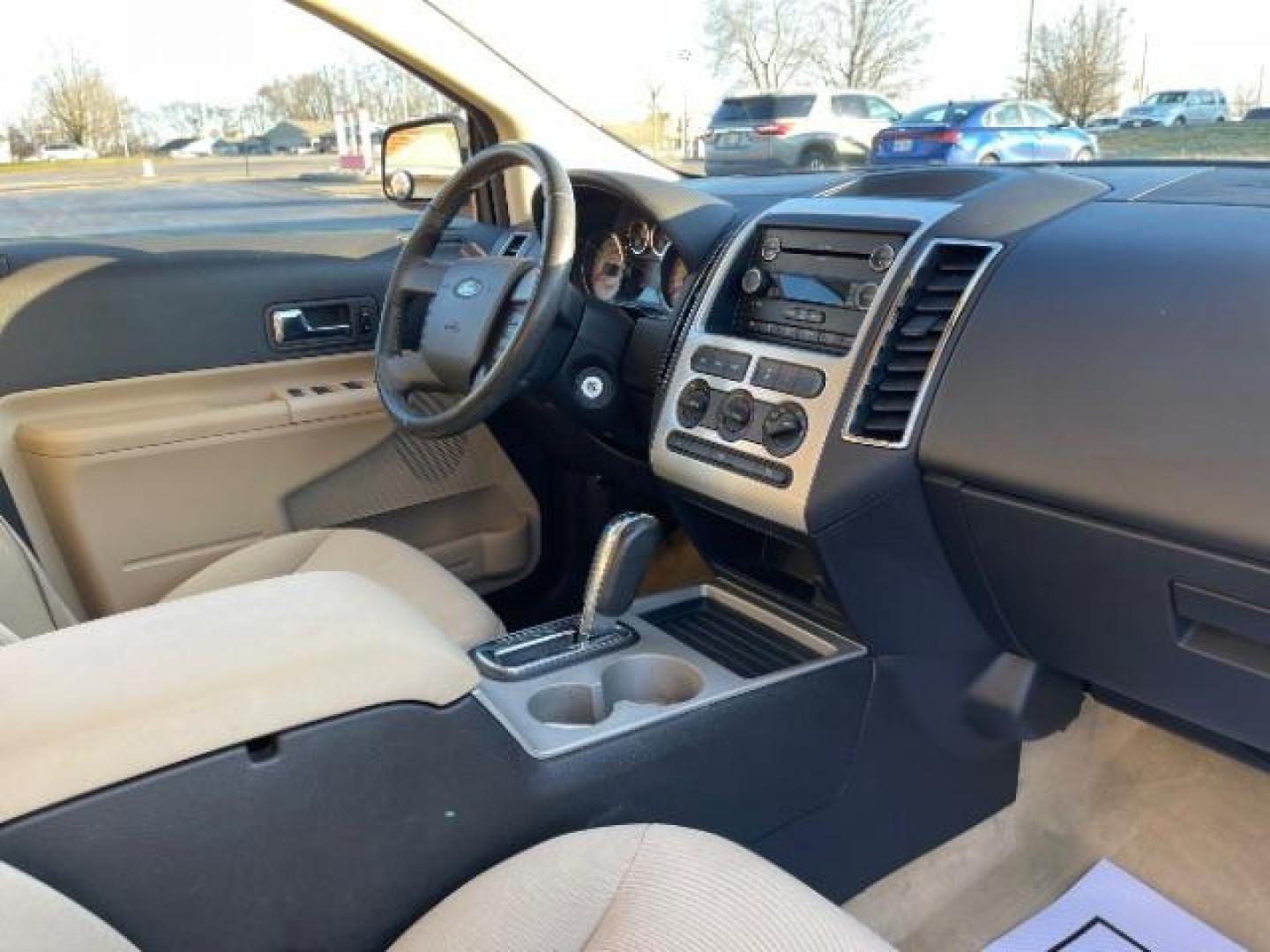 2008 White Sand Tri Coat Metallic Ford Edge SEL FWD (2FMDK38C98B) with an 3.5L V6 DOHC 24V engine, 6-Speed Automatic transmission, located at 1230 East Main St, Xenia, OH, 45385, (937) 908-9800, 39.688026, -83.910172 - Photo#8