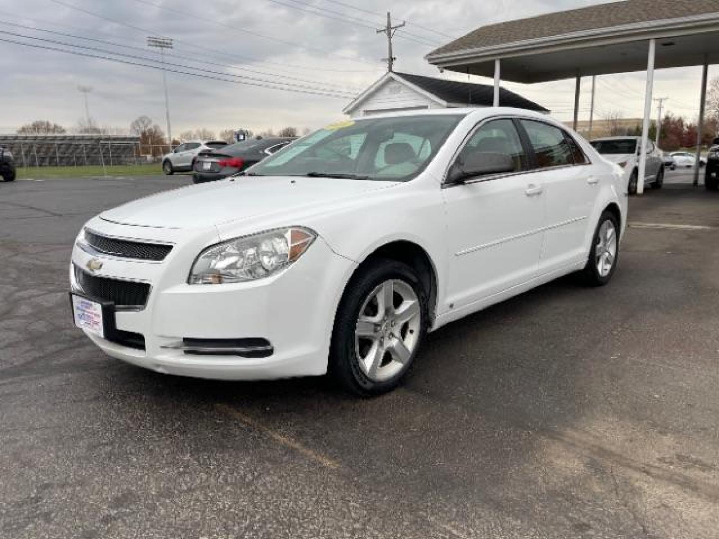 2009 Summit White Chevrolet Malibu LS (1G1ZG57B69F) with an 2.4L L4 DOHC 16V engine, 4-Speed Automatic transmission, located at 1230 East Main St, Xenia, OH, 45385, (937) 908-9800, 39.688026, -83.910172 - Photo#1