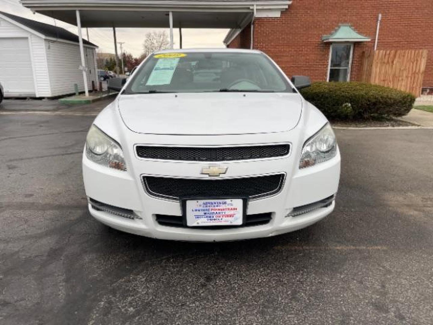 2009 Summit White Chevrolet Malibu LS (1G1ZG57B69F) with an 2.4L L4 DOHC 16V engine, 4-Speed Automatic transmission, located at 1230 East Main St, Xenia, OH, 45385, (937) 908-9800, 39.688026, -83.910172 - Photo#4