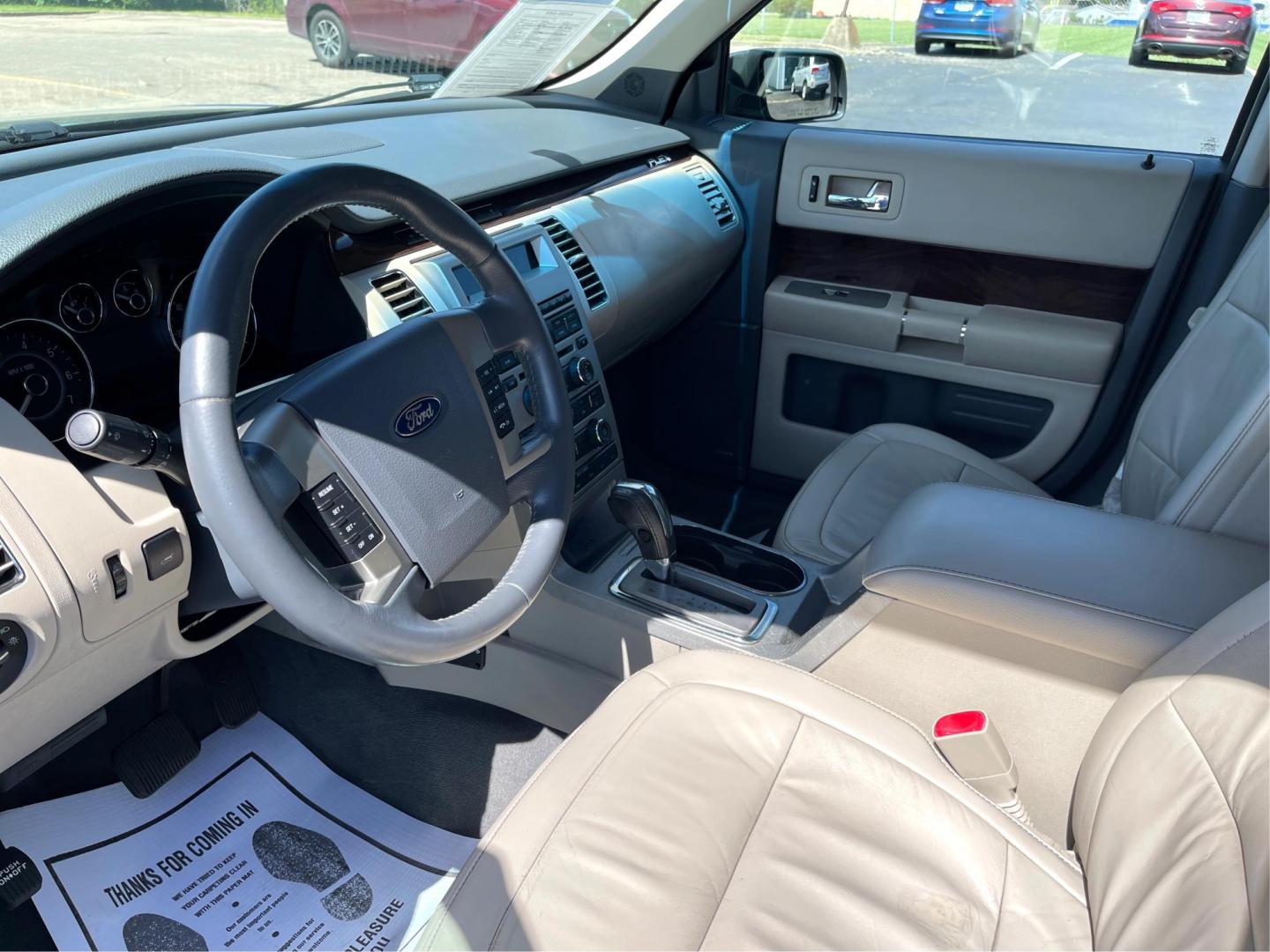 2009 Sterling Grey Metallic Ford Flex SEL FWD (2FMDK52C09B) with an 3.5L V6 DOHC 24V engine, 6-Speed Automatic transmission, located at 4508 South Dixie Dr, Moraine, OH, 45439, (937) 908-9800, 39.689976, -84.218452 - Photo#8