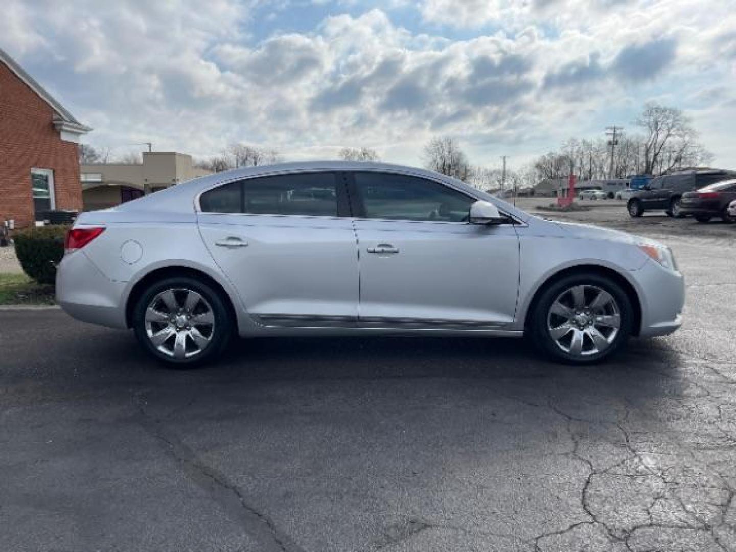 2010 Quicksilver Metallic Buick LaCrosse CXL FWD (1G4GC5EG9AF) with an 3.0L V6 DOHC 24V engine, 6-Speed Automatic transmission, located at 4508 South Dixie Dr, Moraine, OH, 45439, (937) 908-9800, 39.689976, -84.218452 - Photo#5