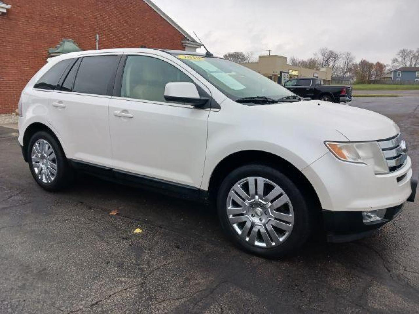 2010 White Platinum Tricoat Metallic Ford Edge Limited AWD (2FMDK4KCXAB) with an 3.5L V6 DOHC 24V engine, 6-Speed Automatic transmission, located at 1184 Kauffman Ave, Fairborn, OH, 45324, (937) 908-9800, 39.807072, -84.030914 - Photo#0