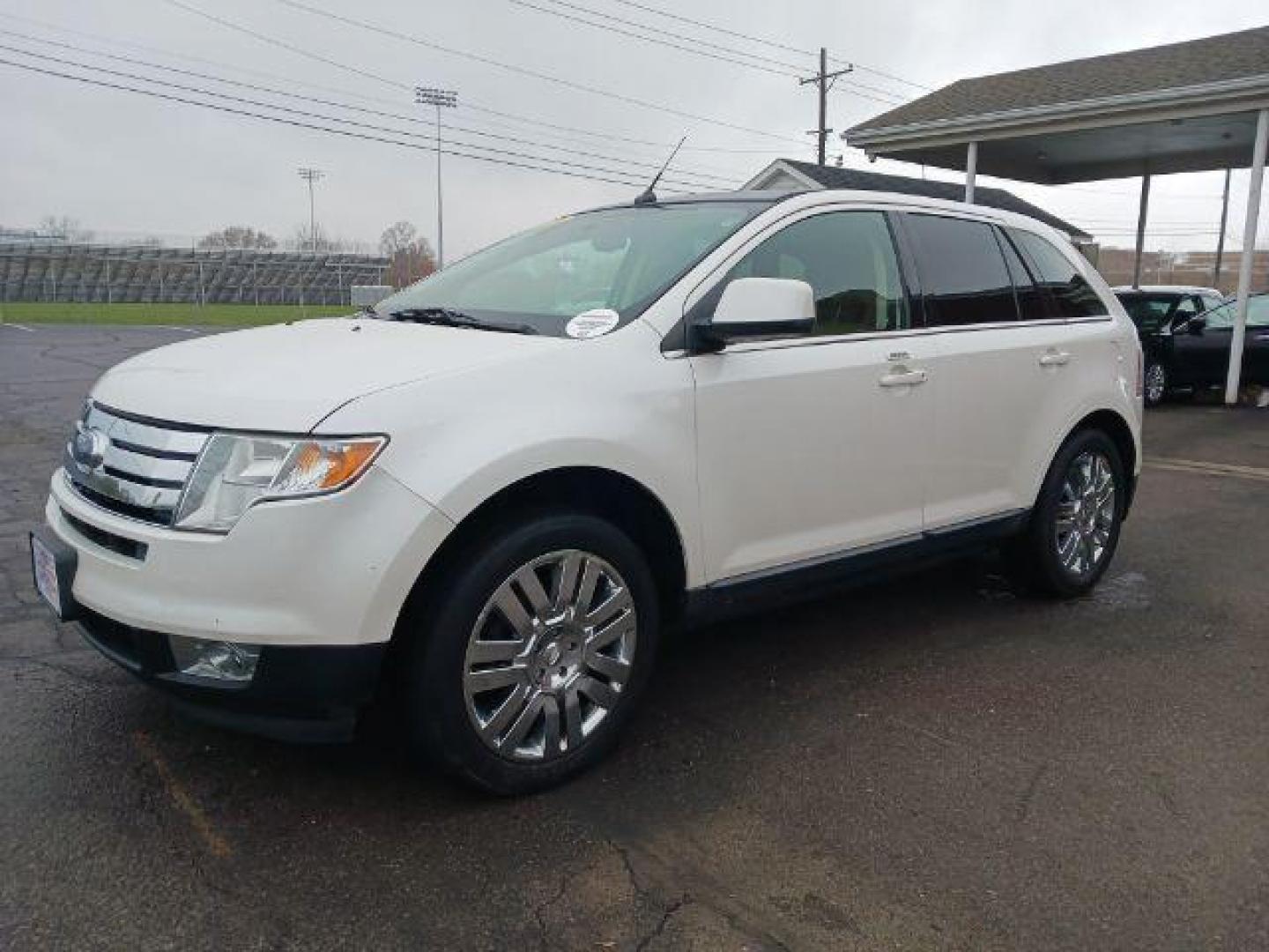 2010 White Platinum Tricoat Metallic Ford Edge Limited AWD (2FMDK4KCXAB) with an 3.5L V6 DOHC 24V engine, 6-Speed Automatic transmission, located at 1184 Kauffman Ave, Fairborn, OH, 45324, (937) 908-9800, 39.807072, -84.030914 - Photo#2