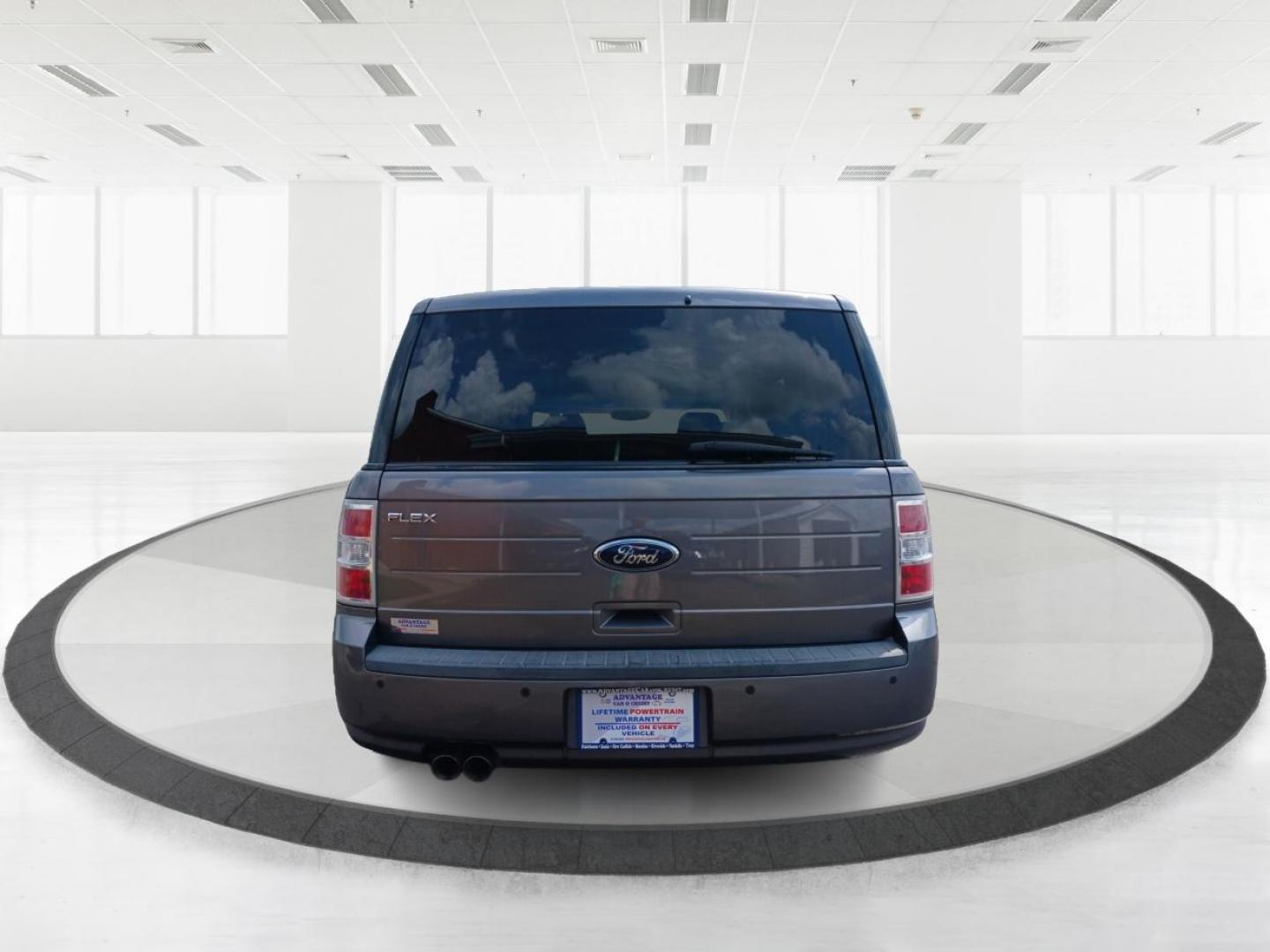 2010 Sterling Grey Metallic Ford Flex (2FMGK5BC0AB) with an 3.5L V6 DOHC 24V engine, 6-Speed Automatic Overdrive transmission, located at 1230 East Main St, Xenia, OH, 45385, (937) 908-9800, 39.688026, -83.910172 - Photo#3