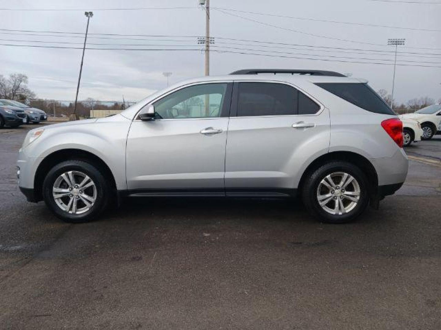 2011 Silver Ice Metallic Chevrolet Equinox 2LT 2WD (2CNALPEC4B6) with an 2.4L L4 DOHC 16V engine, 6-Speed Automatic transmission, located at 1184 Kauffman Ave, Fairborn, OH, 45324, (937) 908-9800, 39.807072, -84.030914 - Photo#3