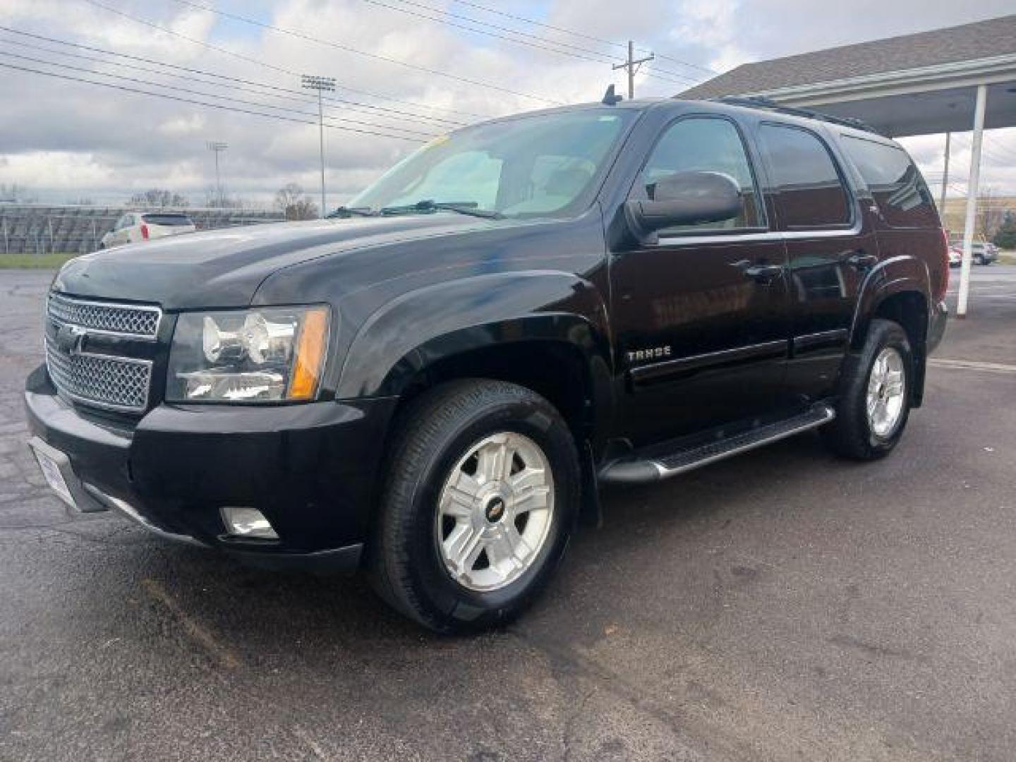 2011 Black Granite Metallic Chevrolet Tahoe LT 4WD (1GNSKBE06BR) with an 5.3L V8 OHV 16V FFV engine, 6-Speed Automatic transmission, located at 1184 Kauffman Ave, Fairborn, OH, 45324, (937) 908-9800, 39.807072, -84.030914 - Photo#2