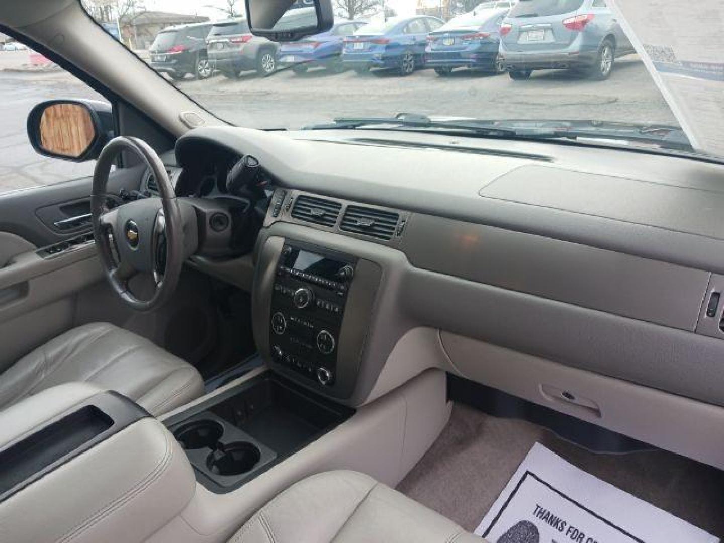 2011 Black Granite Metallic Chevrolet Tahoe LT 4WD (1GNSKBE06BR) with an 5.3L V8 OHV 16V FFV engine, 6-Speed Automatic transmission, located at 1184 Kauffman Ave, Fairborn, OH, 45324, (937) 908-9800, 39.807072, -84.030914 - Photo#8