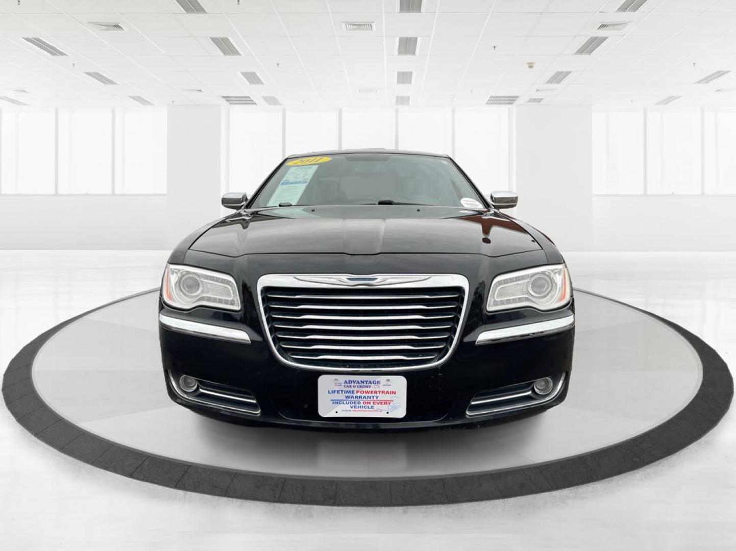 2011 Blackberry Pearl Chrysler 300 Limited RWD (2C3CA5CG4BH) with an 3.6L V6 SOHC 24V engine, 5-Speed Automatic transmission, located at 4508 South Dixie Dr, Moraine, OH, 45439, (937) 908-9800, 39.689976, -84.218452 - 2011 Chrysler 300 Limited RWD - Photo#5