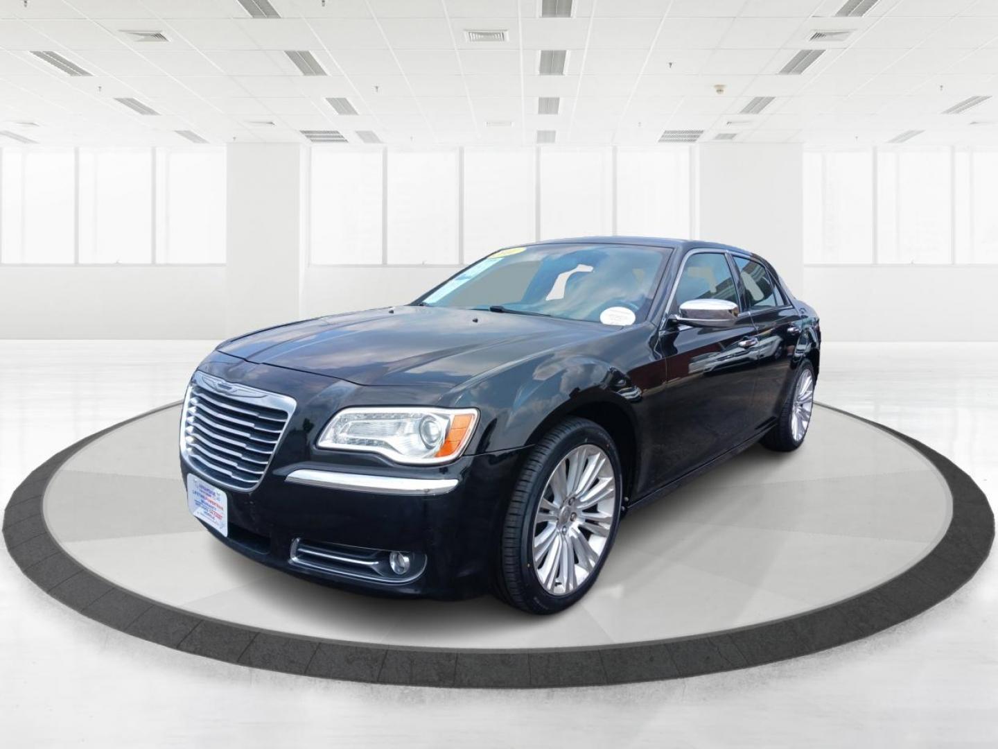 2011 Blackberry Pearl Chrysler 300 (2C3CA5CG4BH) with an 3.6L V6 SOHC 24V engine, 5-Speed Automatic transmission, located at 1230 East Main St, Xenia, OH, 45385, (937) 908-9800, 39.688026, -83.910172 - Photo#7