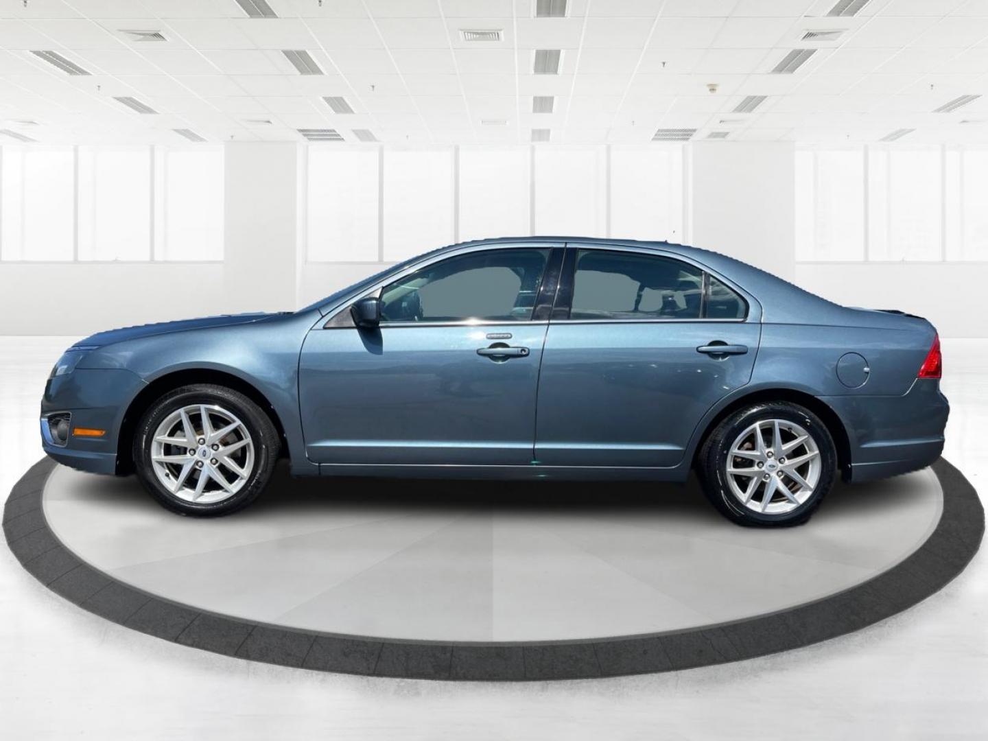 2011 Blue Ford Fusion V6 SEL (3FAHP0JG0BR) with an 3.0L V6 DOHC 24V engine, located at 1184 Kauffman Ave, Fairborn, OH, 45324, (937) 908-9800, 39.807072, -84.030914 - Photo#5