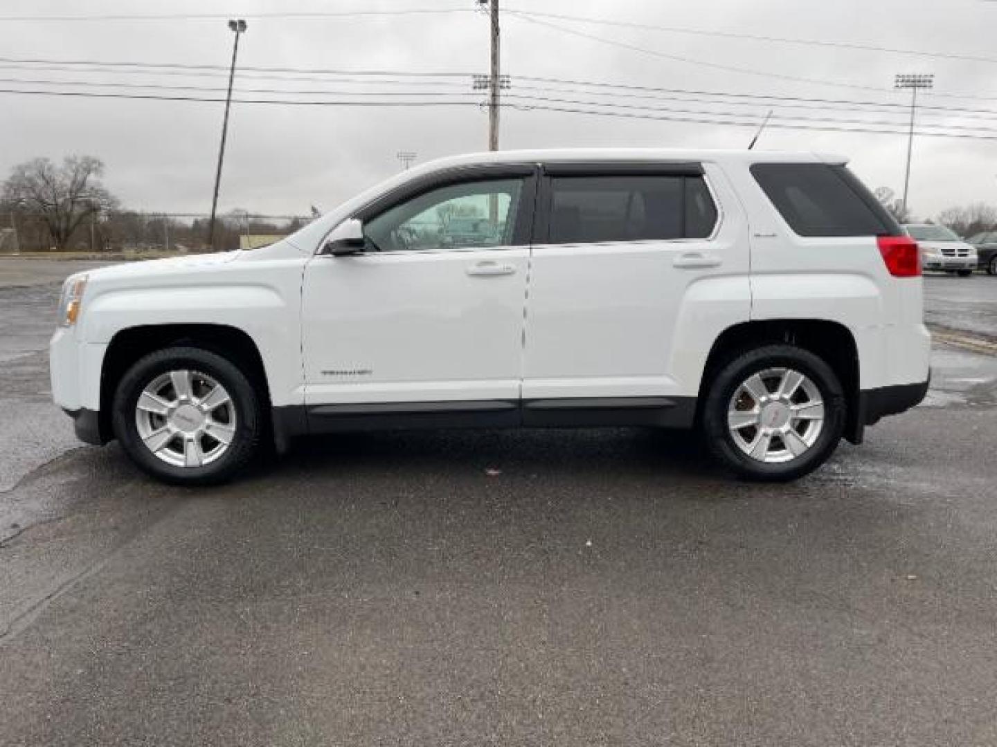 2011 Olympic White GMC Terrain SLE1 FWD (2CTALMEC7B6) with an 2.4L L4 DOHC 16V engine, 6-Speed Automatic transmission, located at 1184 Kauffman Ave, Fairborn, OH, 45324, (937) 908-9800, 39.807072, -84.030914 - Photo#2