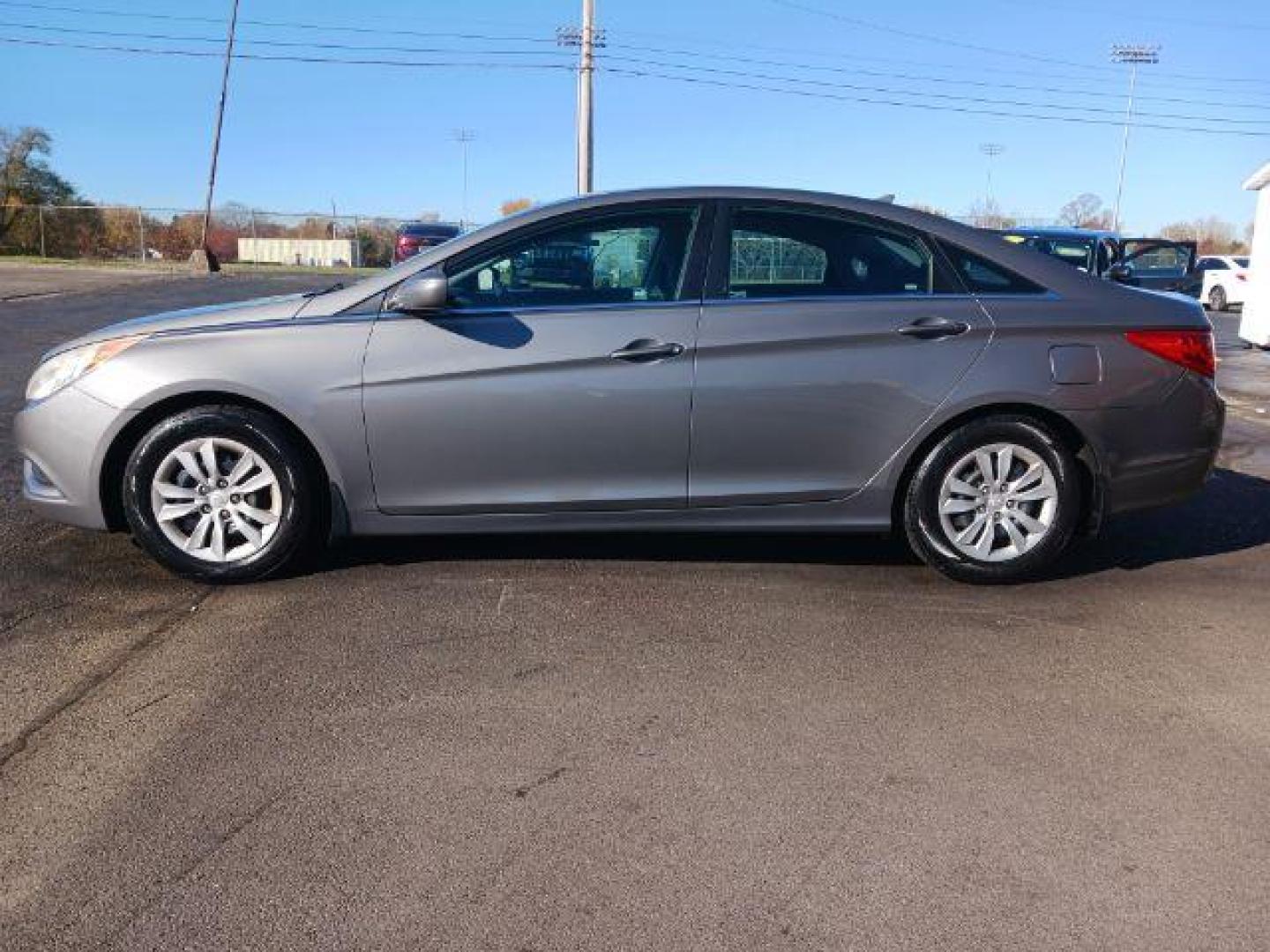 2011 Harbor Gray Metallic Hyundai Sonata GLS Auto (5NPEB4AC0BH) with an 2.4L L4 DOHC 16V engine, 6-Speed Automatic transmission, located at 1099 N County Rd 25A , Troy, OH, 45373, (937) 908-9800, 40.057079, -84.212883 - Photo#3