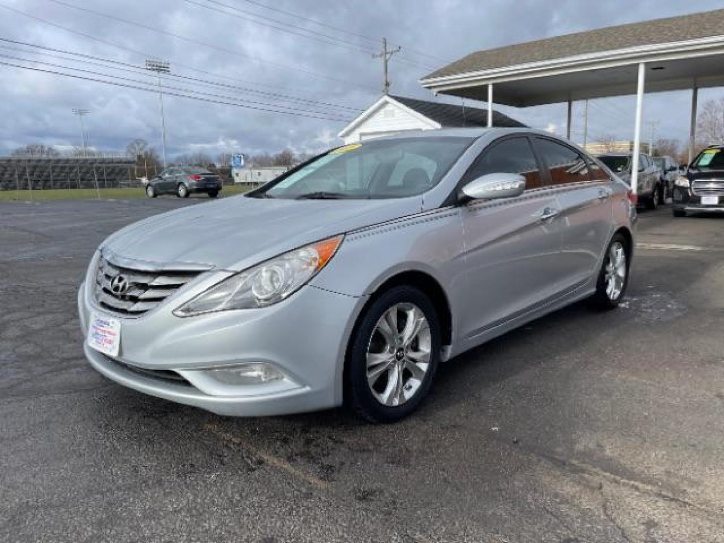 2011 Radiant Silver Metallic Hyundai Sonata Limited Auto (5NPEC4AC6BH) with an 2.4L L4 DOHC 16V engine, 6-Speed Automatic transmission, located at 880 E. National Road, Vandalia, OH, 45377, (937) 908-9800, 39.891918, -84.183594 - Photo#2