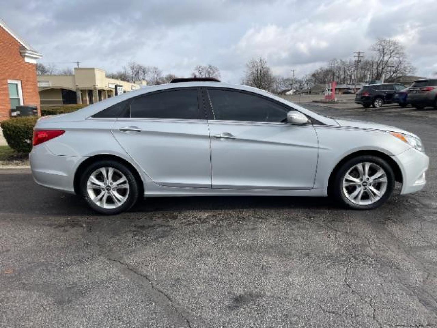 2011 Radiant Silver Metallic Hyundai Sonata Limited Auto (5NPEC4AC6BH) with an 2.4L L4 DOHC 16V engine, 6-Speed Automatic transmission, located at 880 E. National Road, Vandalia, OH, 45377, (937) 908-9800, 39.891918, -84.183594 - Photo#4