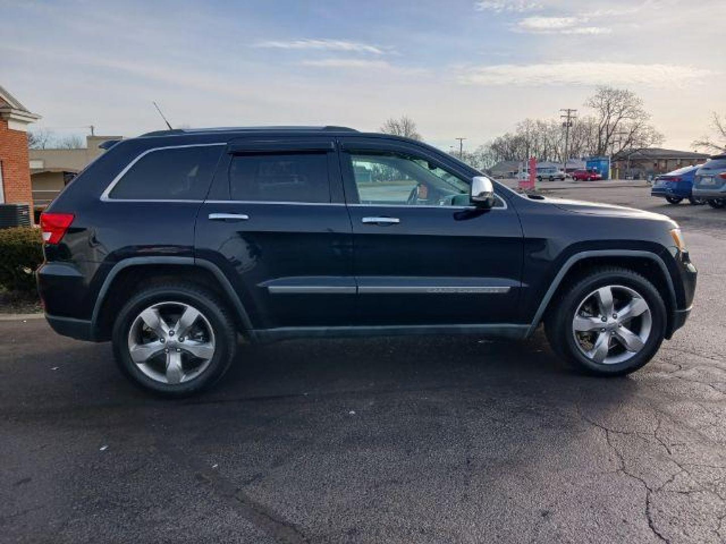 2011 Blue Jeep Grand Cherokee Limited 4WD (1J4RR5GT0BC) with an 5.7L V8 OHV 16V engine, 5-Speed Automatic transmission, located at 401 Woodman Dr, Riverside, OH, 45431, (937) 908-9800, 39.760899, -84.123421 - Photo#4