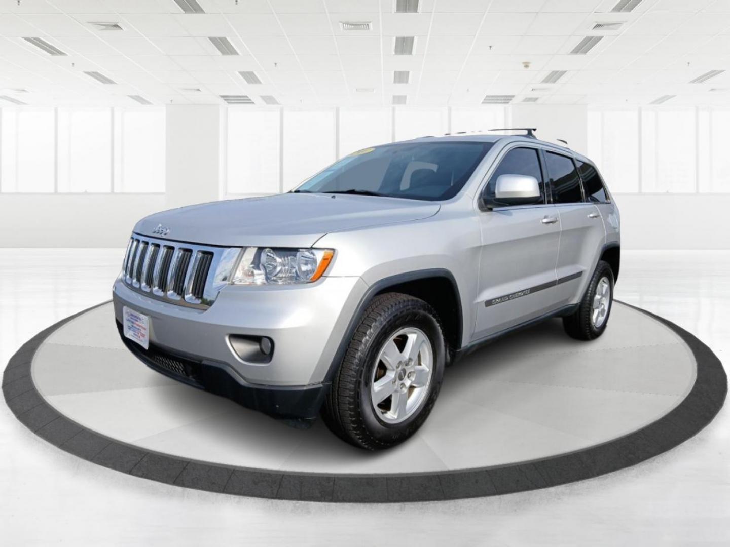 2011 Bright Silver Metallic Jeep Grand Cherokee Laredo 4WD (1J4RR4GG4BC) with an 3.6L V6 DOHC 24V engine, 5-Speed Automatic transmission, located at 1951 S Dayton Lakeview Rd., New Carlisle, OH, 45344, (937) 908-9800, 39.890999, -84.050255 - Photo#7