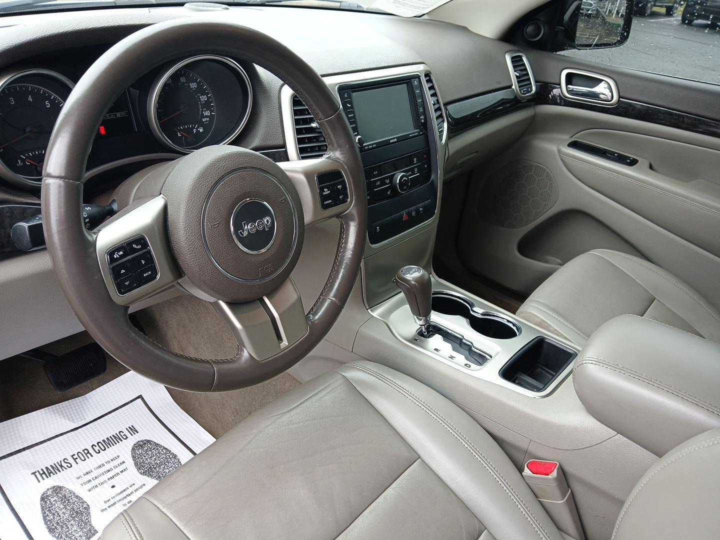 2011 Brilliant Black Crystal Pearl Jeep Grand Cherokee Laredo 4WD (1J4RR4GG9BC) with an 3.6L V6 DOHC 24V engine, 5-Speed Automatic transmission, located at 880 E. National Road, Vandalia, OH, 45377, (937) 908-9800, 39.891918, -84.183594 - Photo#8