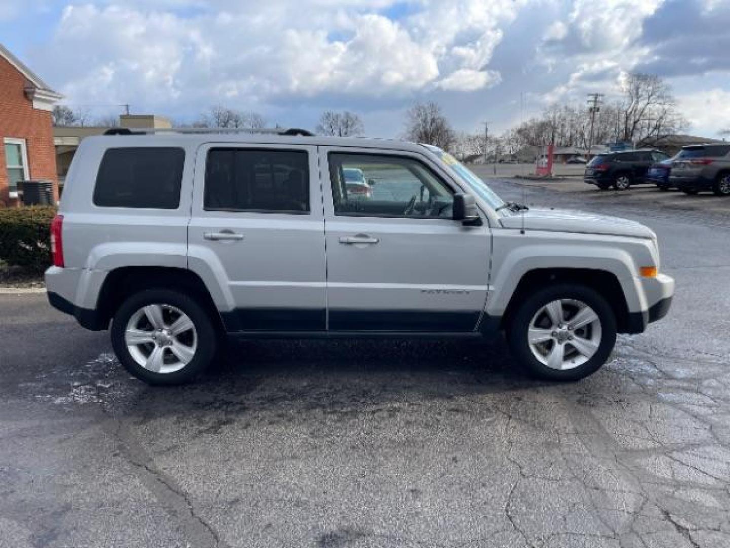 2011 Bright Silver Metallic Jeep Patriot Latitude X 4WD (1J4NF4GB8BD) with an 2.4L L4 DOHC 16V engine, located at 1099 N County Rd 25A , Troy, OH, 45373, (937) 908-9800, 40.057079, -84.212883 - Photo#3