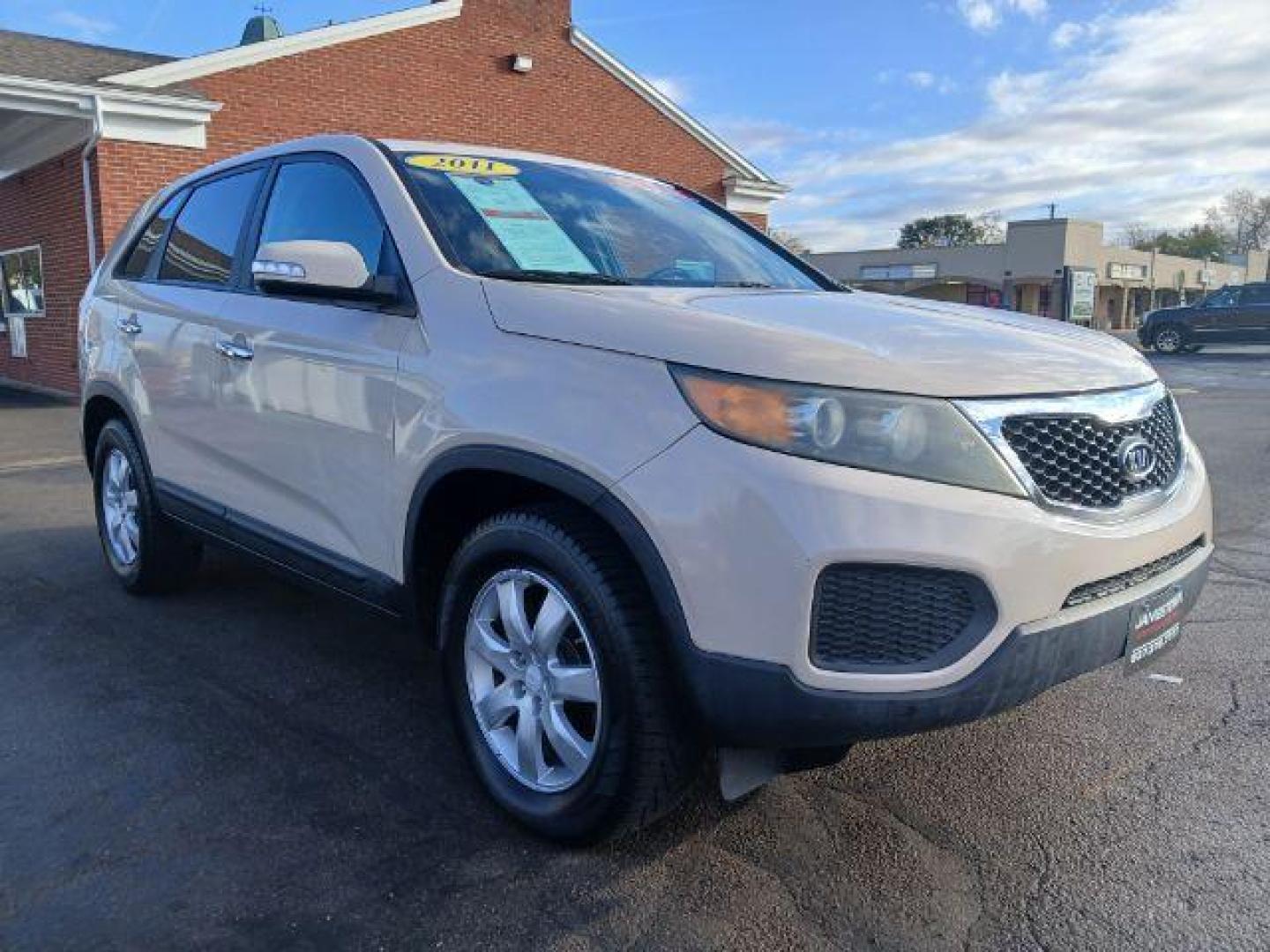 2011 Snow White Pearl Kia Sorento LX 2WD (5XYKT3A14BG) with an 2.4L L4 DOHC 16V engine, 6-Speed Automatic transmission, located at 1951 S Dayton Lakeview Rd., New Carlisle, OH, 45344, (937) 908-9800, 39.890999, -84.050255 - 2011 Kia Sorento LX 2WD - Photo#13