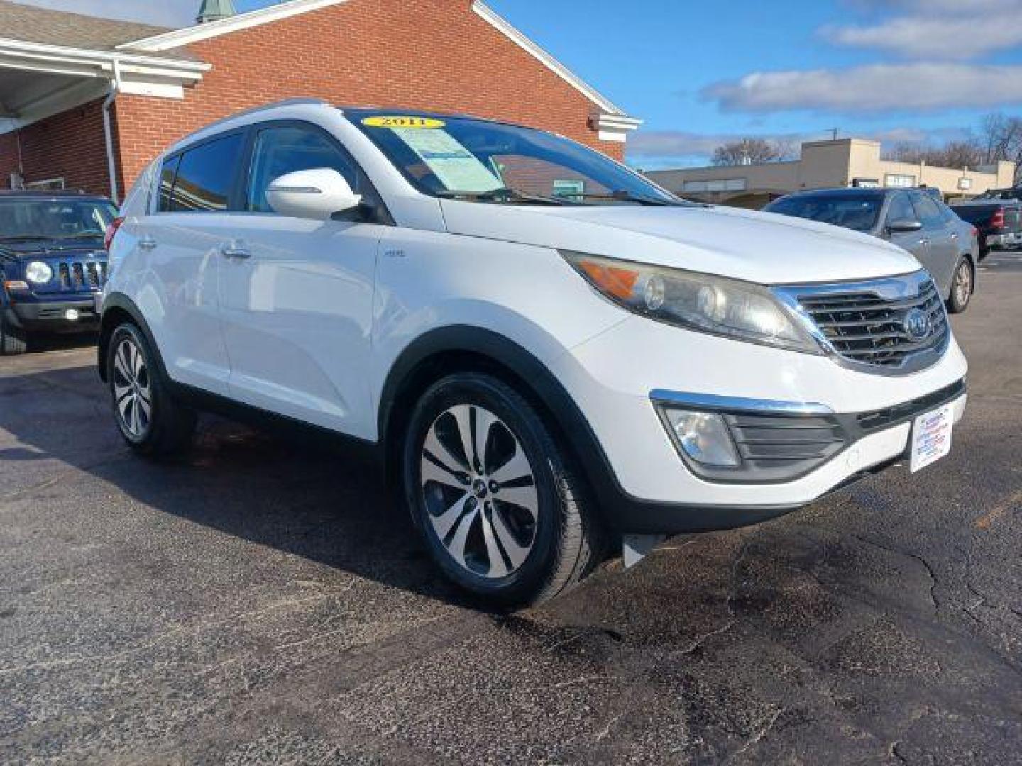 2011 Clear White Kia Sportage EX AWD (KNDPCCA2XB7) with an 2.4L V6 DOHC 24V engine, 6-Speed Automatic transmission, located at 1099 N County Rd 25A , Troy, OH, 45373, (937) 908-9800, 40.057079, -84.212883 - Photo#0