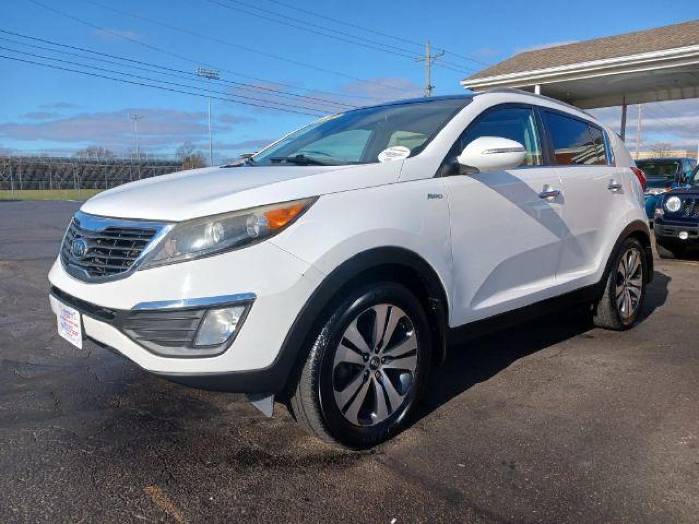 2011 Clear White Kia Sportage EX AWD (KNDPCCA2XB7) with an 2.4L V6 DOHC 24V engine, 6-Speed Automatic transmission, located at 1099 N County Rd 25A , Troy, OH, 45373, (937) 908-9800, 40.057079, -84.212883 - Photo#2