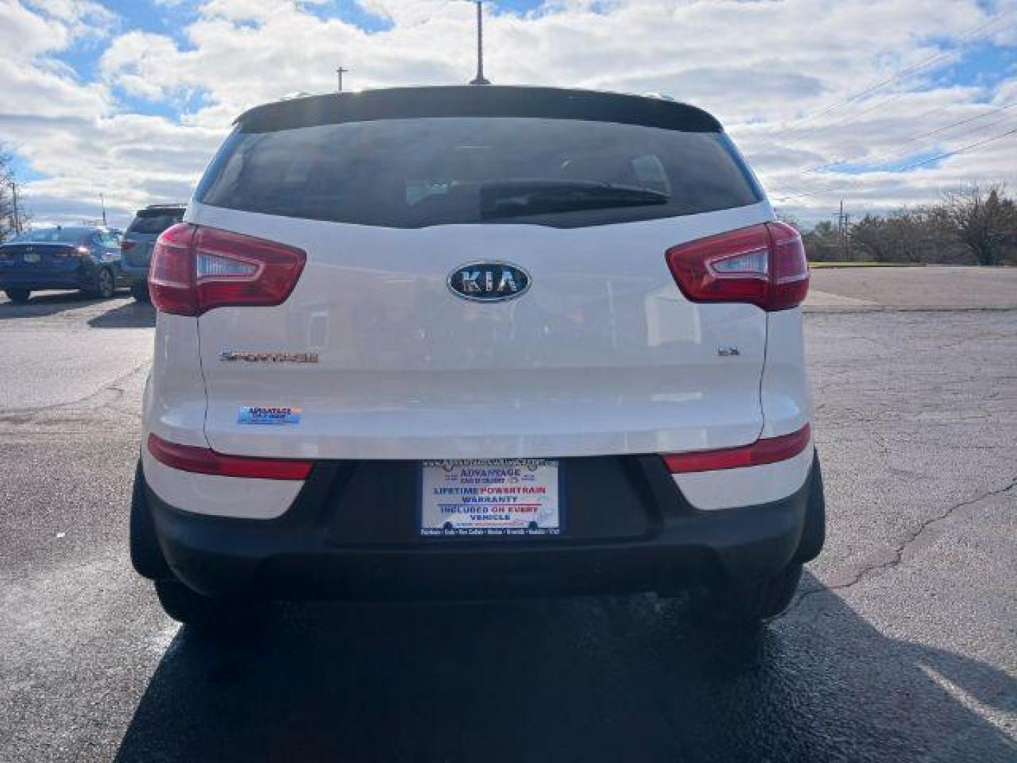 2011 Clear White Kia Sportage EX AWD (KNDPCCA2XB7) with an 2.4L V6 DOHC 24V engine, 6-Speed Automatic transmission, located at 1099 N County Rd 25A , Troy, OH, 45373, (937) 908-9800, 40.057079, -84.212883 - Photo#5