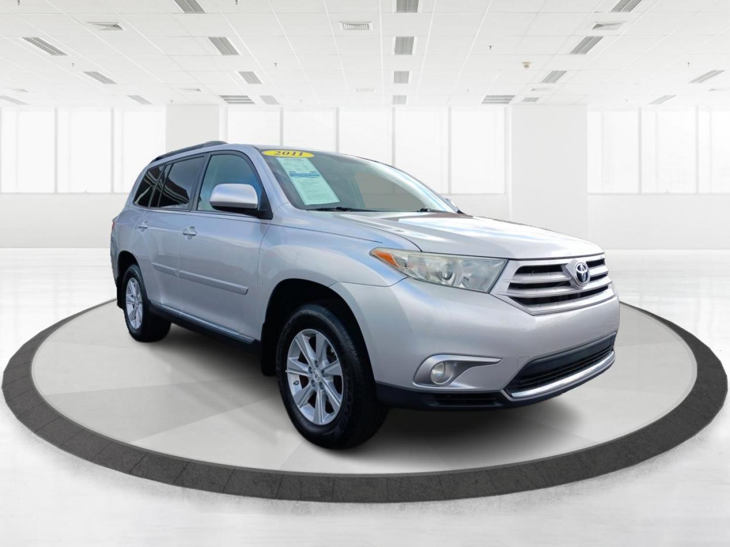 2011 Classic Silver Metallic Toyota Highlander Base 4WD (5TDBK3EH4BS) with an 3.5L V6 DOHC 24V engine, 5-Speed Automatic transmission, located at 1099 N County Rd 25A , Troy, OH, 45373, (937) 908-9800, 40.057079, -84.212883 - Photo#0