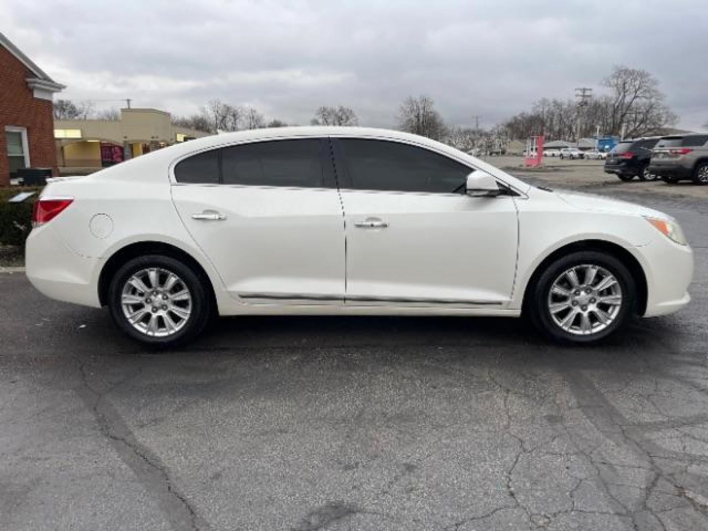 2012 Summit White Buick LaCrosse Leather Package (1G4GC5ER0CF) with an 2.4L L4 DOHC 16V engine, 6-Speed Automatic transmission, located at 1230 East Main St, Xenia, OH, 45385, (937) 908-9800, 39.688026, -83.910172 - Photo#5