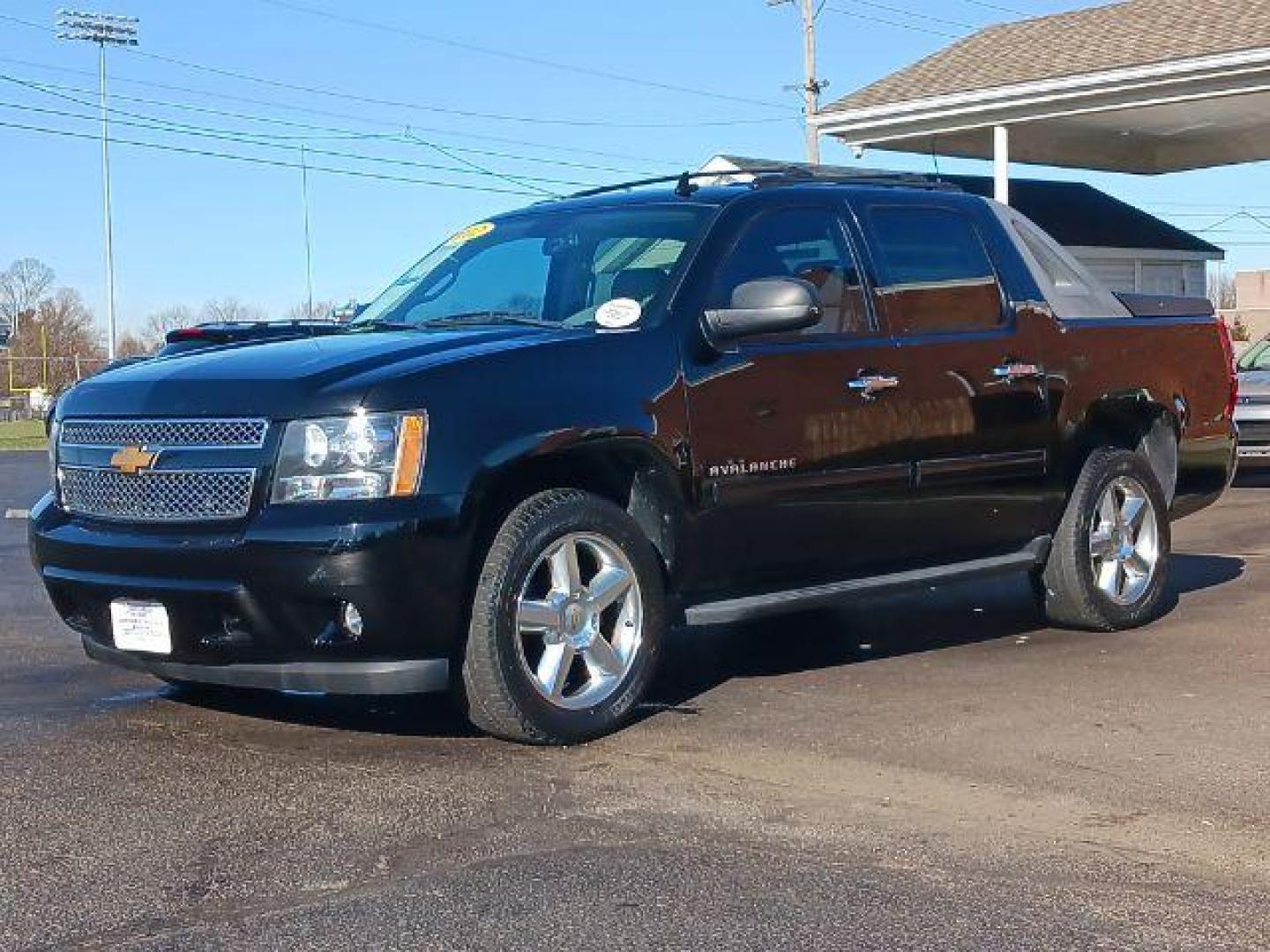 2012 Black Chevrolet Avalanche LT 4WD (3GNTKFE72CG) with an 5.3L V8 OHV 16V FFV engine, 4-Speed Automatic transmission, located at 401 Woodman Dr, Riverside, OH, 45431, (937) 908-9800, 39.760899, -84.123421 - Photo#4