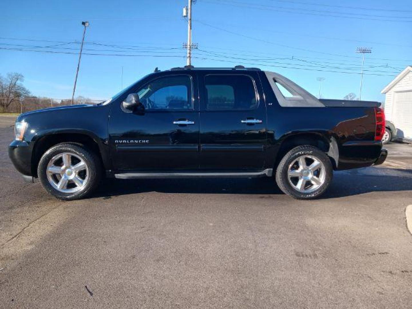 2012 Black Chevrolet Avalanche LT 4WD (3GNTKFE72CG) with an 5.3L V8 OHV 16V FFV engine, 4-Speed Automatic transmission, located at 401 Woodman Dr, Riverside, OH, 45431, (937) 908-9800, 39.760899, -84.123421 - Photo#6