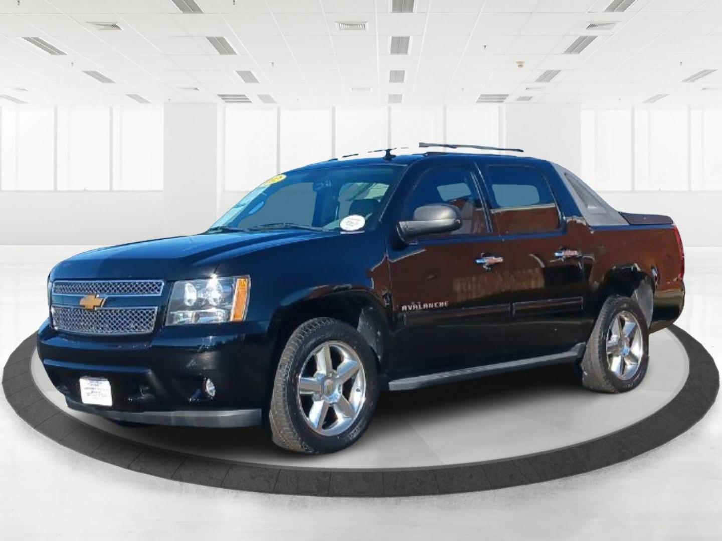 2012 Black Chevrolet Avalanche LT 4WD (3GNTKFE72CG) with an 5.3L V8 OHV 16V FFV engine, 4-Speed Automatic transmission, located at 4508 South Dixie Dr, Moraine, OH, 45439, (937) 908-9800, 39.689976, -84.218452 - Photo#5