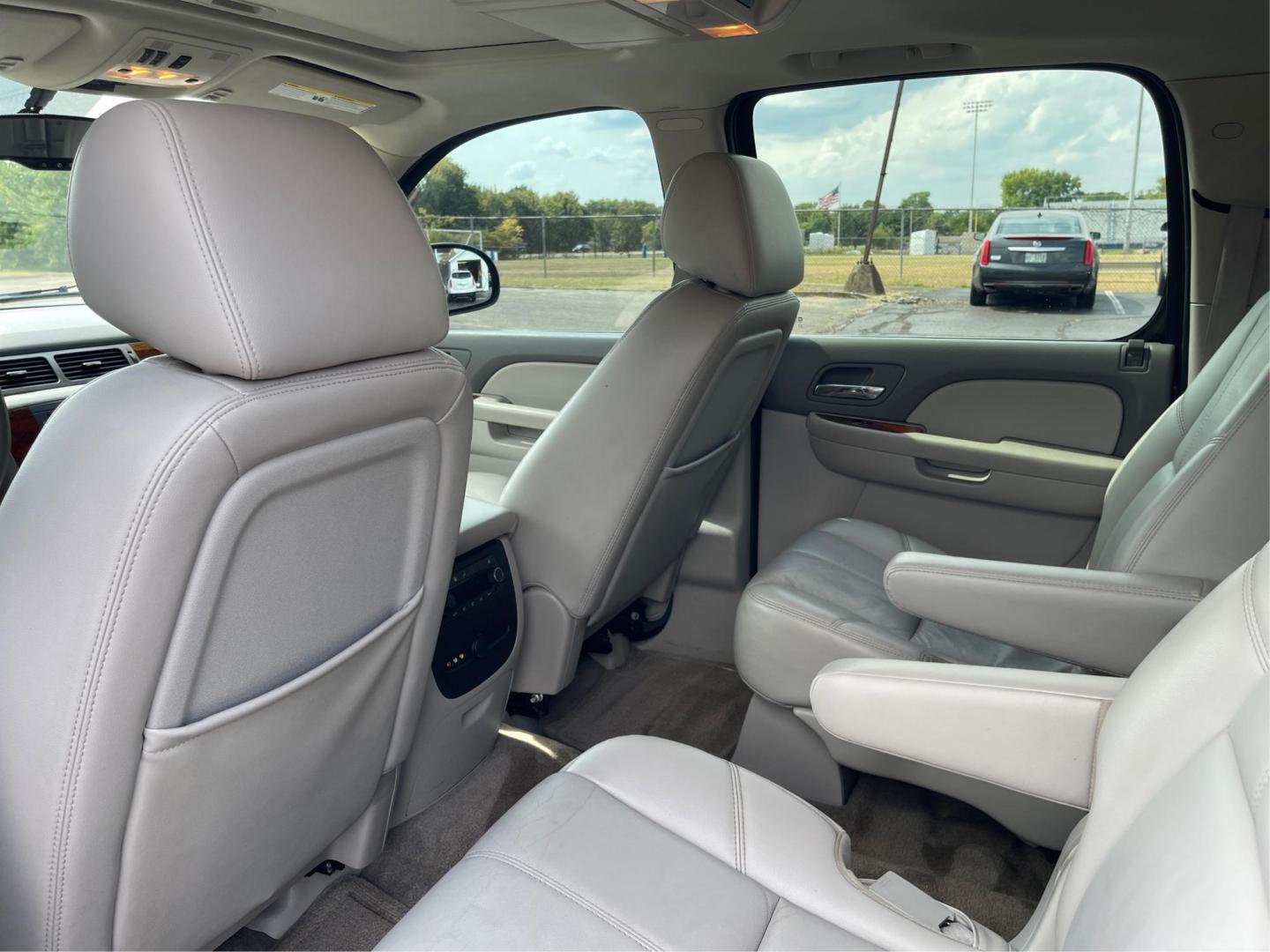 2012 Chevrolet Suburban LT 1500 4WD (1GNSKJE71CR) with an 5.3L V8 OHV 16V FFV engine, 6-Speed Automatic transmission, located at 1230 East Main St, Xenia, OH, 45385, (937) 908-9800, 39.688026, -83.910172 - Third Row - Photo#9