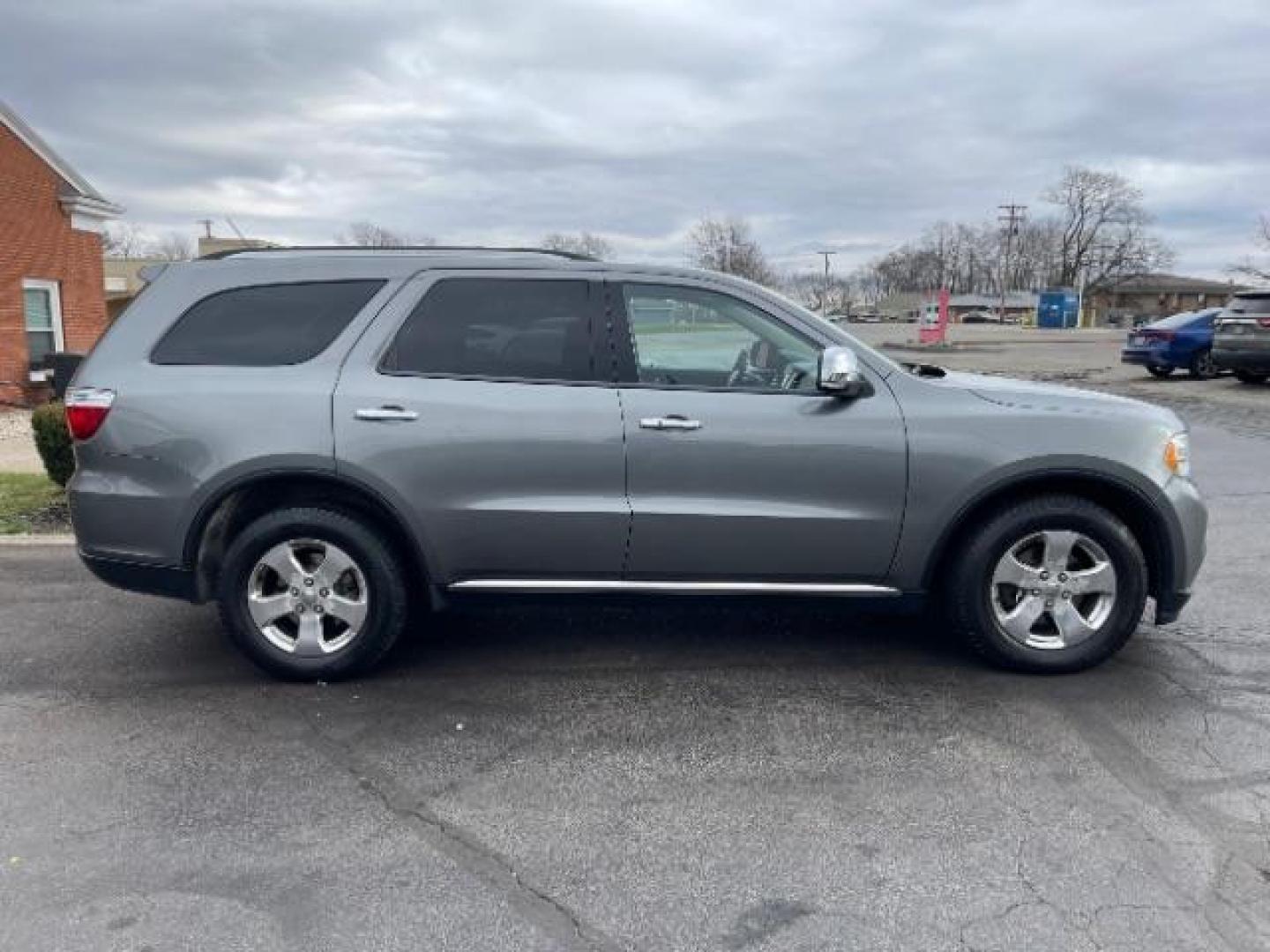 2012 Mineral Gray Metallic Dodge Durango Crew AWD (1C4RDJDG7CC) with an 3.6L V6 DOHC 24V engine, 5-Speed Automatic transmission, located at 1184 Kauffman Ave, Fairborn, OH, 45324, (937) 908-9800, 39.807072, -84.030914 - Photo#3