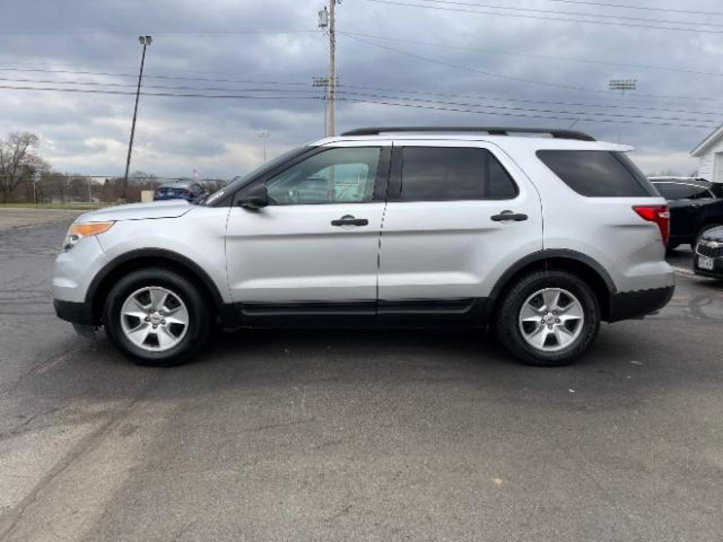 2012 Ingot Silver Metallic Ford Explorer Base FWD (1FMHK7B86CG) with an 3.5L V6 DOHC 24V engine, 6-Speed Automatic transmission, located at 1099 N County Rd 25A , Troy, OH, 45373, (937) 908-9800, 40.057079, -84.212883 - Photo#2