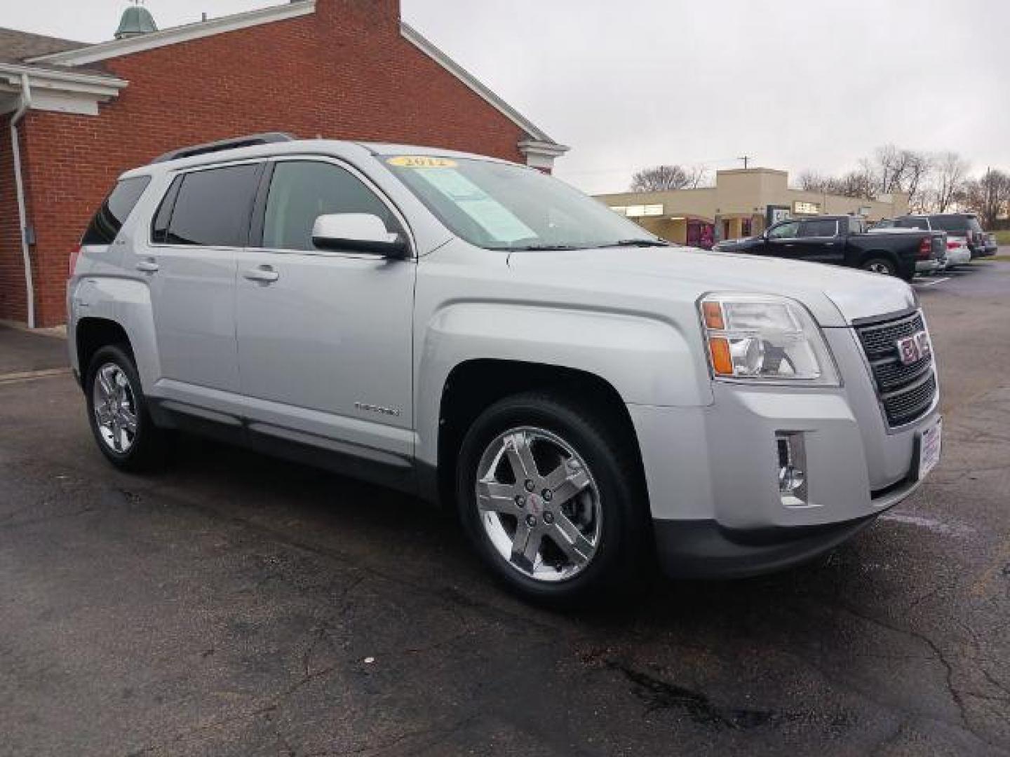 2012 Quicksilver Metallic GMC Terrain SLE2 FWD (2GKALSEKXC6) with an 2.4L L4 DOHC 16V FFV engine, 6-Speed Automatic transmission, located at 1099 N County Rd 25A , Troy, OH, 45373, (937) 908-9800, 40.057079, -84.212883 - Photo#0