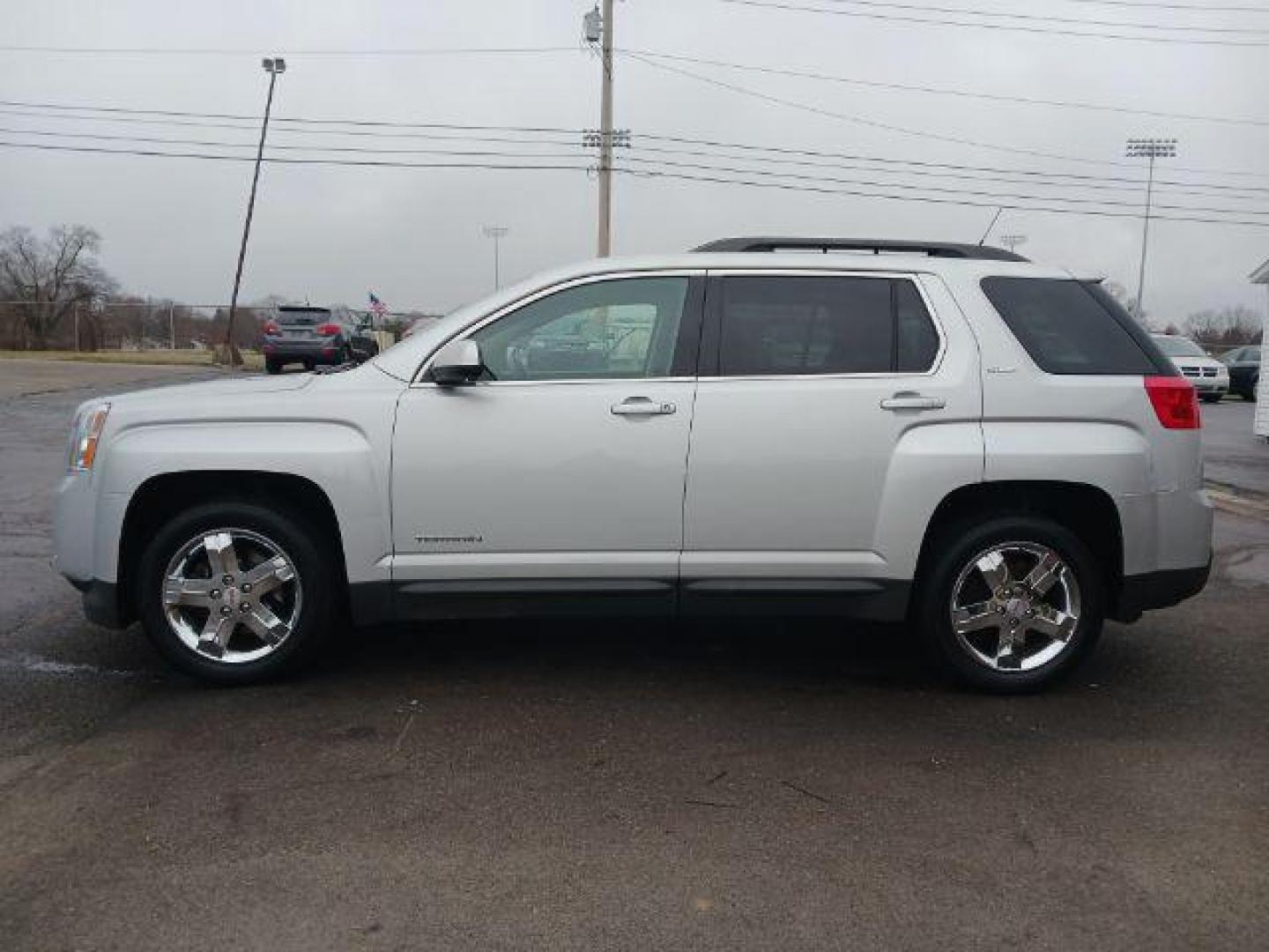 2012 Quicksilver Metallic GMC Terrain SLE2 FWD (2GKALSEKXC6) with an 2.4L L4 DOHC 16V FFV engine, 6-Speed Automatic transmission, located at 1099 N County Rd 25A , Troy, OH, 45373, (937) 908-9800, 40.057079, -84.212883 - Photo#3