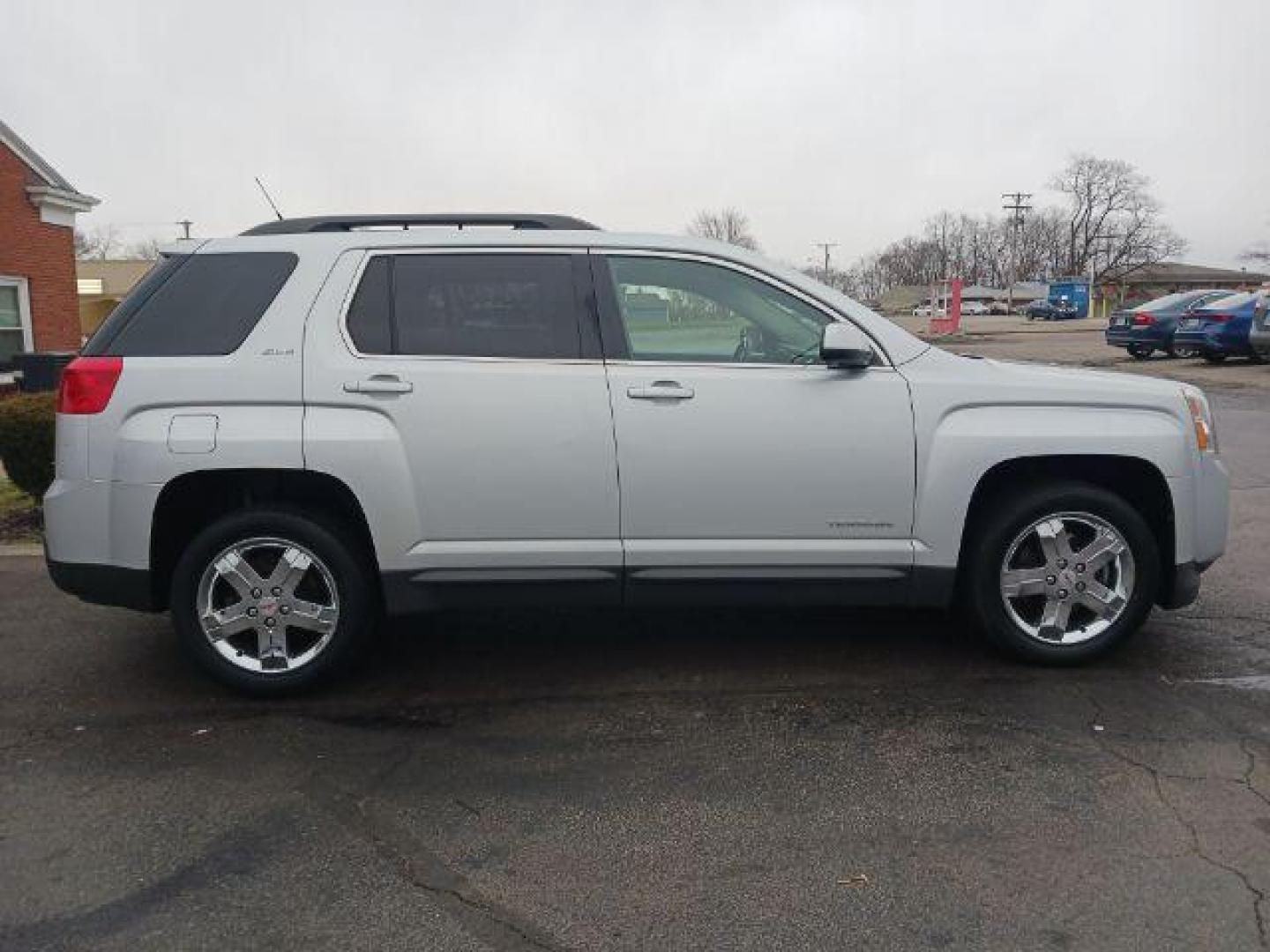 2012 Quicksilver Metallic GMC Terrain SLE2 FWD (2GKALSEKXC6) with an 2.4L L4 DOHC 16V FFV engine, 6-Speed Automatic transmission, located at 1099 N County Rd 25A , Troy, OH, 45373, (937) 908-9800, 40.057079, -84.212883 - Photo#4