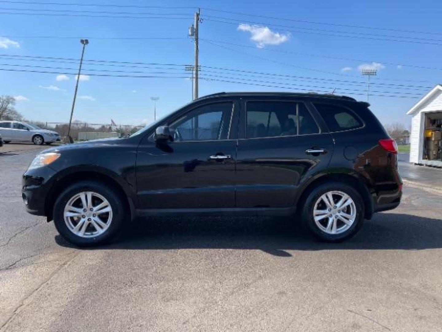 2012 Twilight Black Hyundai Santa Fe Limited 2.4 FWD (5XYZK3AB2CG) with an 2.4L L4 DOHC 16V engine, 6-Speed Automatic transmission, located at 880 E. National Road, Vandalia, OH, 45377, (937) 908-9800, 39.891918, -84.183594 - Photo#2