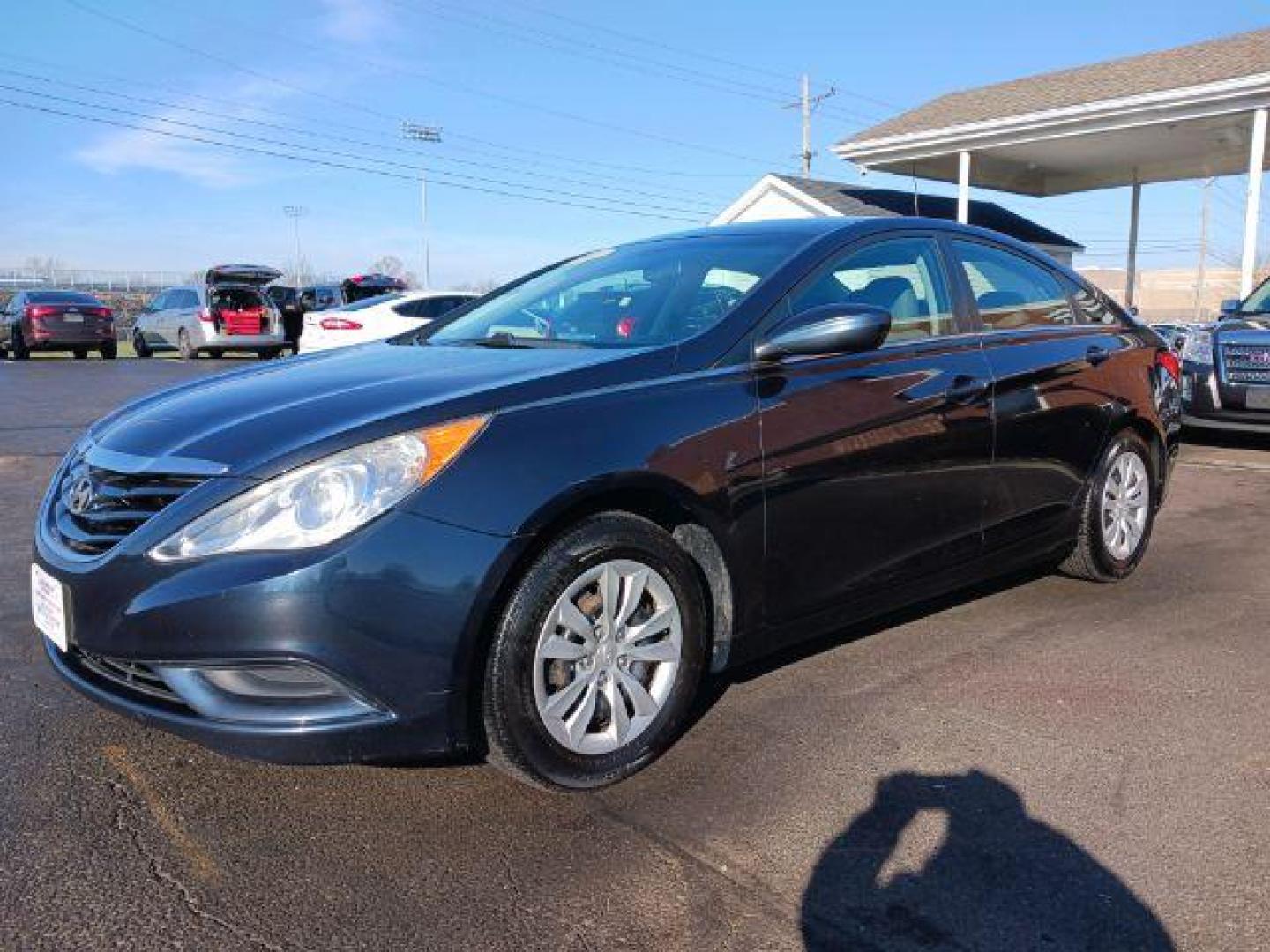 2012 Pacific Blue Pearl Hyundai Sonata GLS Auto (5NPEB4AC9CH) with an 2.4L L4 DOHC 16V engine, 6-Speed Automatic transmission, located at 1184 Kauffman Ave, Fairborn, OH, 45324, (937) 908-9800, 39.807072, -84.030914 - Photo#2