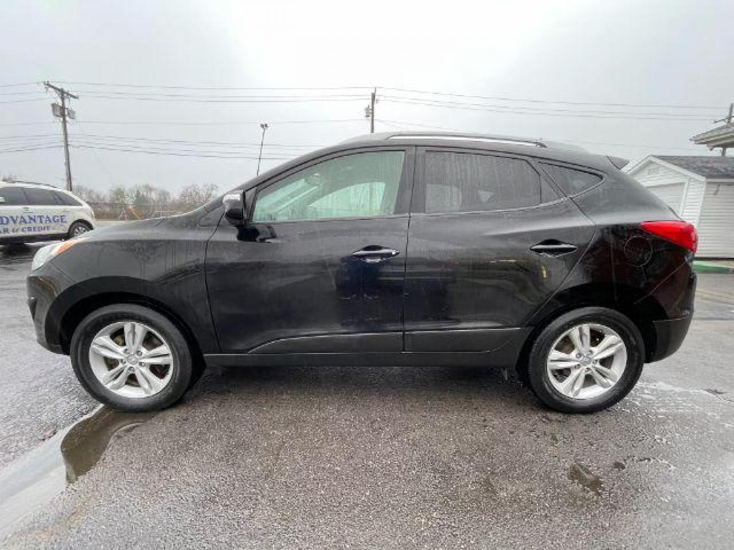 2012 Ash Black Mica Hyundai Tucson GLS AWD (KM8JUCAC9CU) with an 2.4L L4 DOHC 16V engine, 6-Speed Automatic transmission, located at 1230 East Main St, Xenia, OH, 45385, (937) 908-9800, 39.688026, -83.910172 - Photo#3