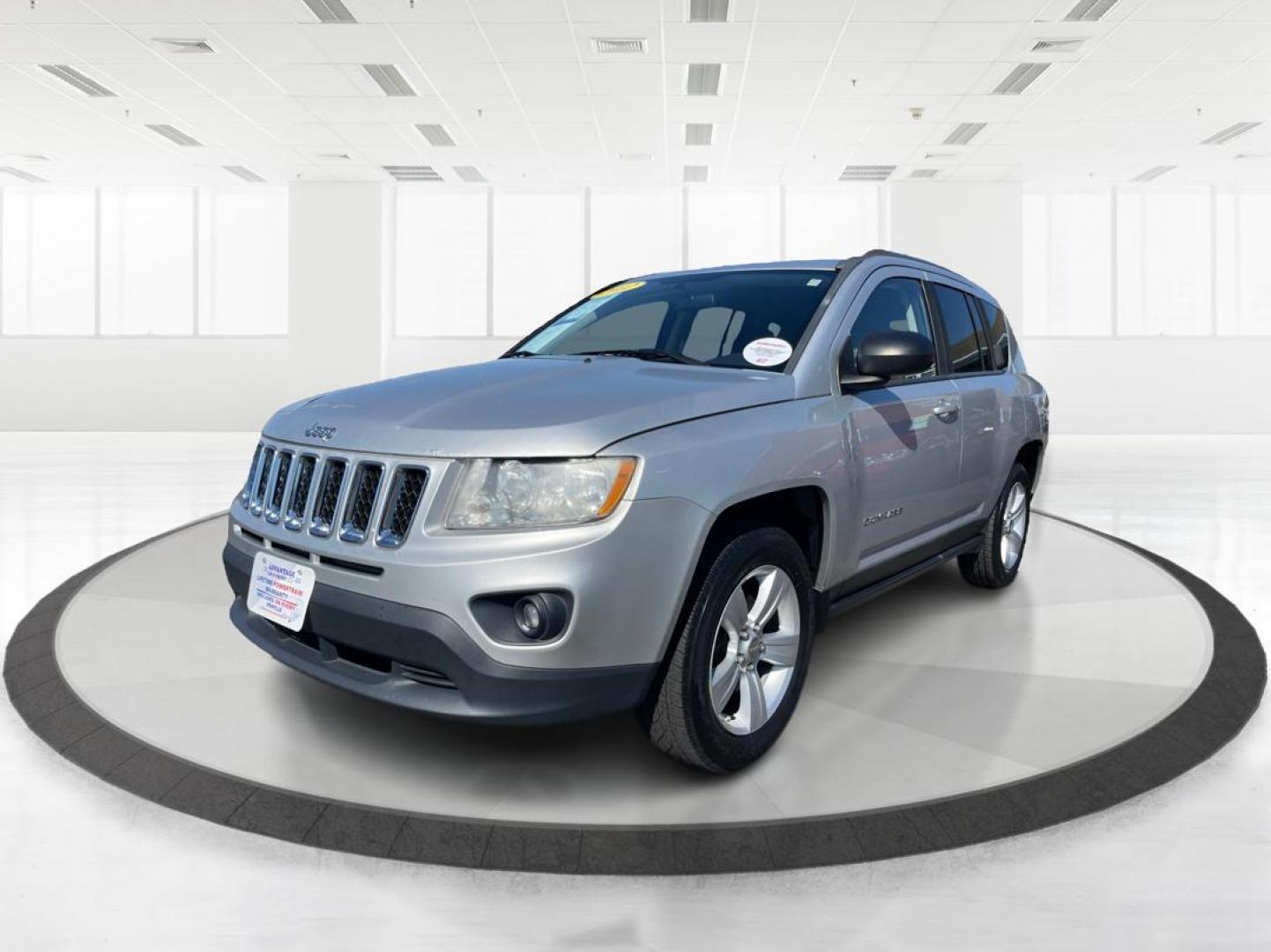 2012 Bright Silver Metallic Jeep Compass Latitude FWD (1C4NJCEB1CD) with an 2.4L L4 DOHC 16V engine, Continuously Variable Transmission transmission, located at 4508 South Dixie Dr, Moraine, OH, 45439, (937) 908-9800, 39.689976, -84.218452 - Photo#7