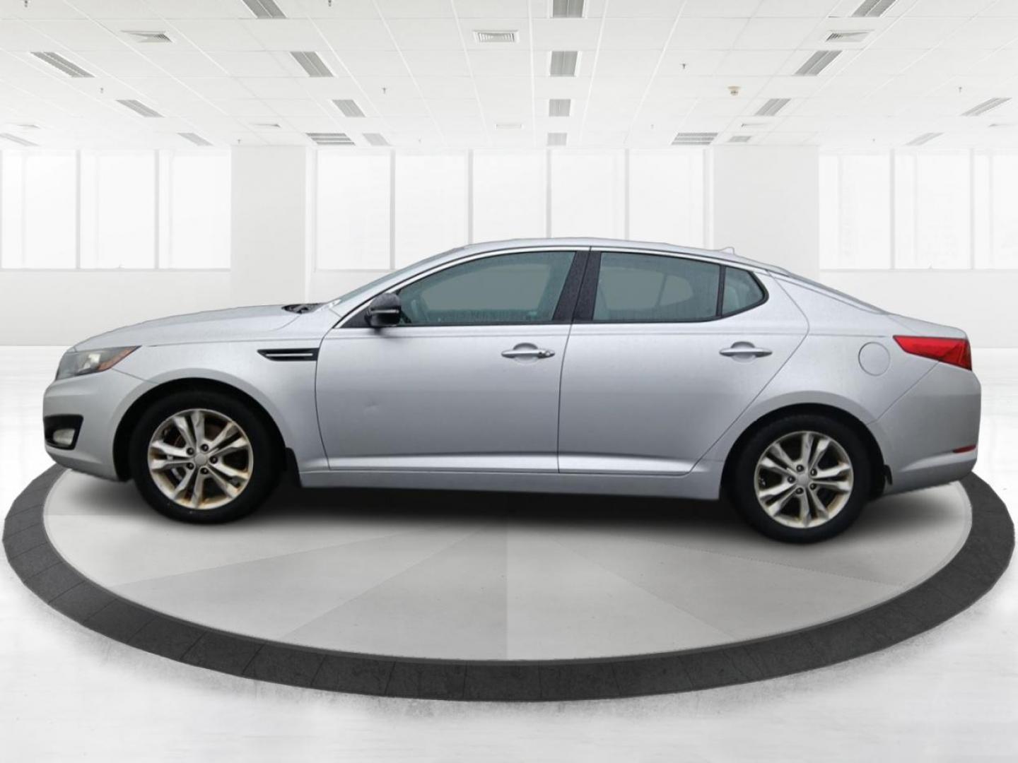 2012 Kia Optima EX (5XXGN4A7XCG) with an 2.4L L4 DOHC 16V engine, 6-Speed Automatic transmission, located at 401 Woodman Dr, Riverside, OH, 45431, (937) 908-9800, 39.760899, -84.123421 - 2012 Kia Optima EX - Photo#5