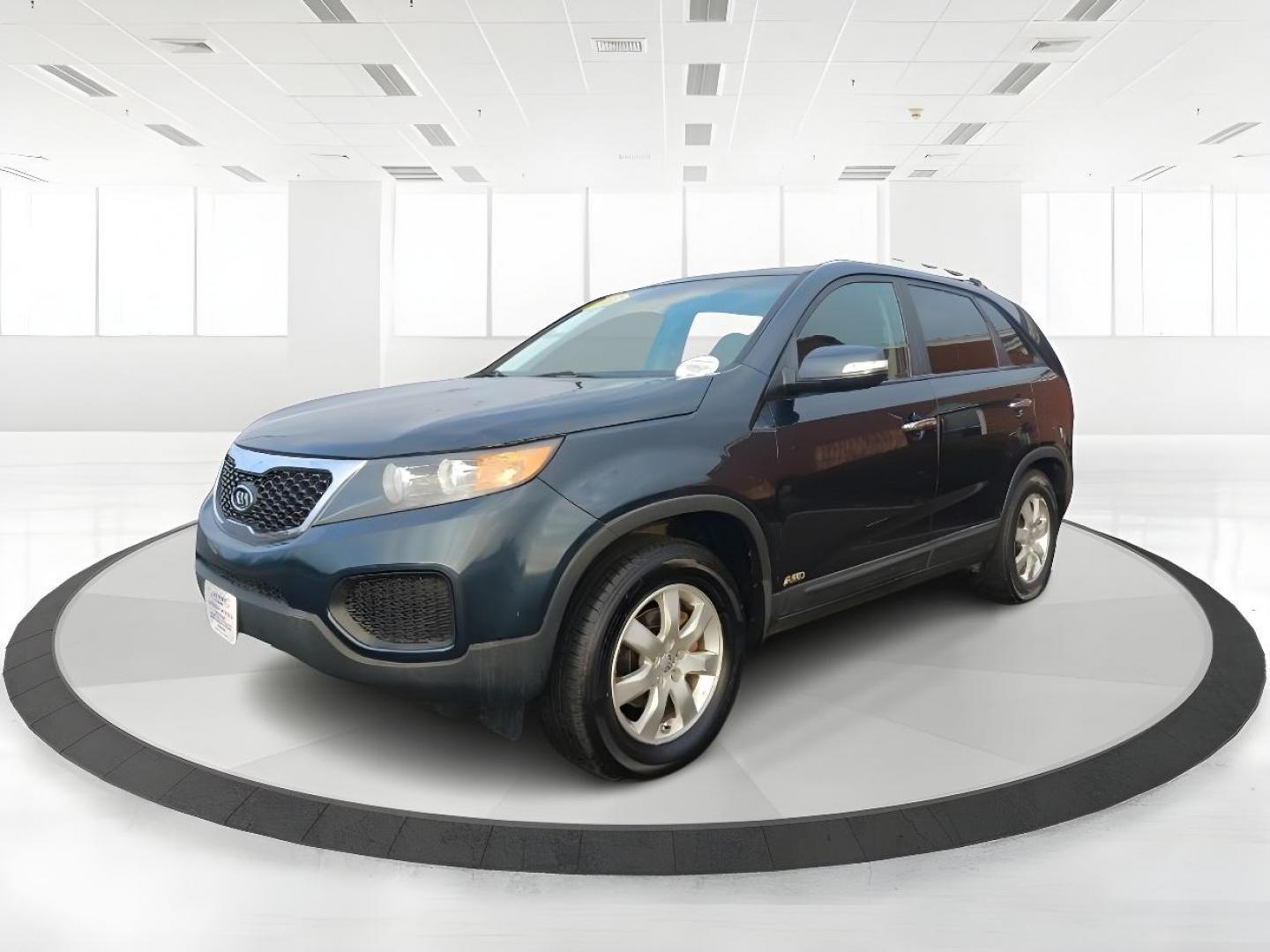 2012 Pacific Blue Kia Sorento (5XYKTDA2XCG) with an 3.5L V6 DOHC 24V engine, 6-Speed Automatic transmission, located at 1184 Kauffman Ave, Fairborn, OH, 45324, (937) 908-9800, 39.807072, -84.030914 - Photo#5