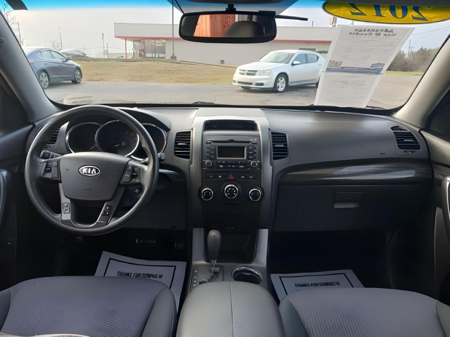 2012 Pacific Blue Kia Sorento (5XYKTDA2XCG) with an 3.5L V6 DOHC 24V engine, 6-Speed Automatic transmission, located at 1184 Kauffman Ave, Fairborn, OH, 45324, (937) 908-9800, 39.807072, -84.030914 - Photo#7