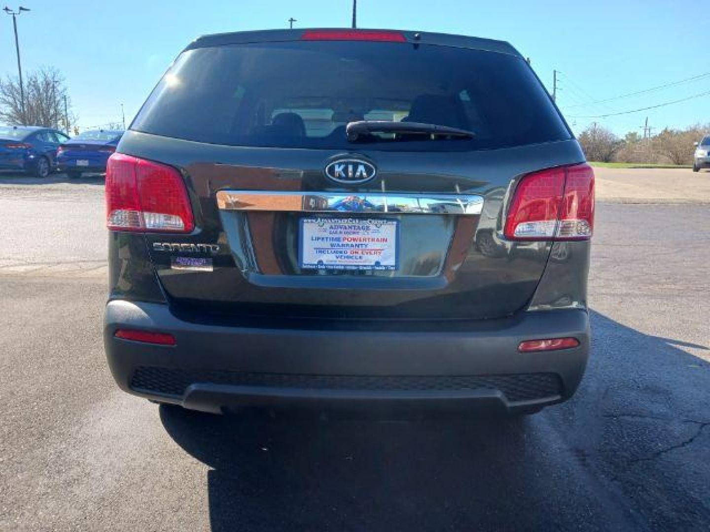 2012 Baltic Blue Kia Sorento LX 2WD (5XYKT3A15CG) with an 2.4L L4 DOHC 16V engine, 6-Speed Automatic transmission, located at 880 E. National Road, Vandalia, OH, 45377, (937) 908-9800, 39.891918, -84.183594 - Photo#5