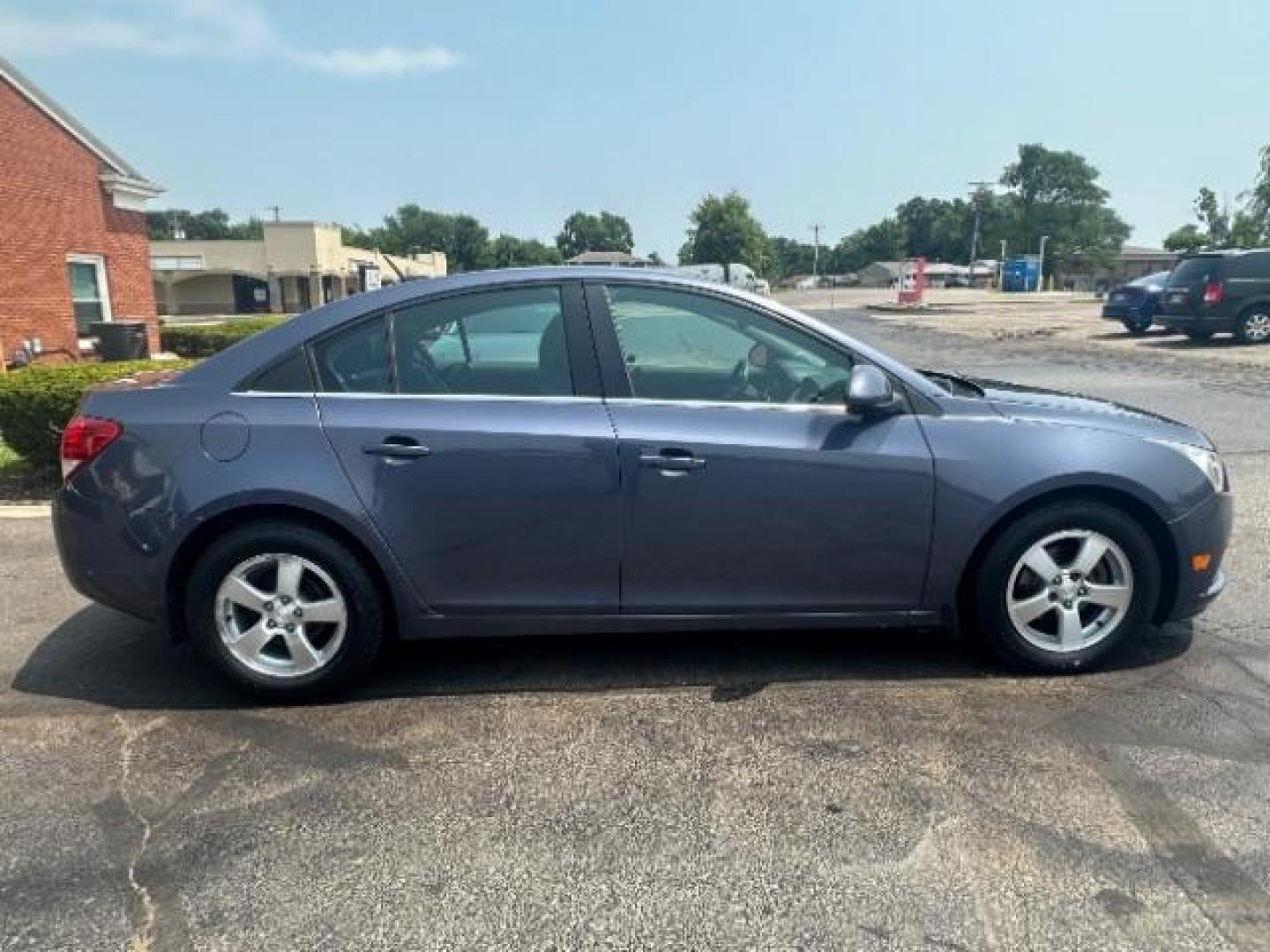 2013 Atlantis Blue Metallic Chevrolet Cruze 1LT Auto (1G1PC5SB3D7) with an 1.4L L4 DOHC 16V TURBO engine, 6-Speed Automatic transmission, located at 1230 East Main St, Xenia, OH, 45385, (937) 908-9800, 39.688026, -83.910172 - Photo#4