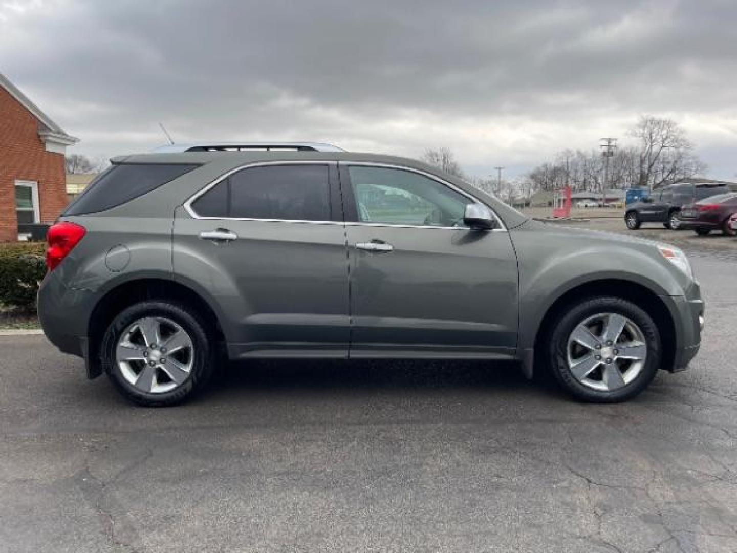 2013 Tungsten Metallic Chevrolet Equinox LTZ 2WD (2GNALFEK2D6) with an 2.4L L4 DOHC 16V engine, 6-Speed Automatic transmission, located at 1099 N County Rd 25A , Troy, OH, 45373, (937) 908-9800, 40.057079, -84.212883 - Photo#3