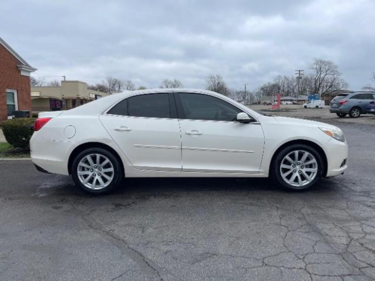 2013 White Diamond Tricoat Chevrolet Malibu 2LT (1G11E5SAXDF) with an 2.5L L4 DOHC 16V engine, 6-Speed Automatic transmission, located at 1951 S Dayton Lakeview Rd., New Carlisle, OH, 45344, (937) 908-9800, 39.890999, -84.050255 - Photo#3