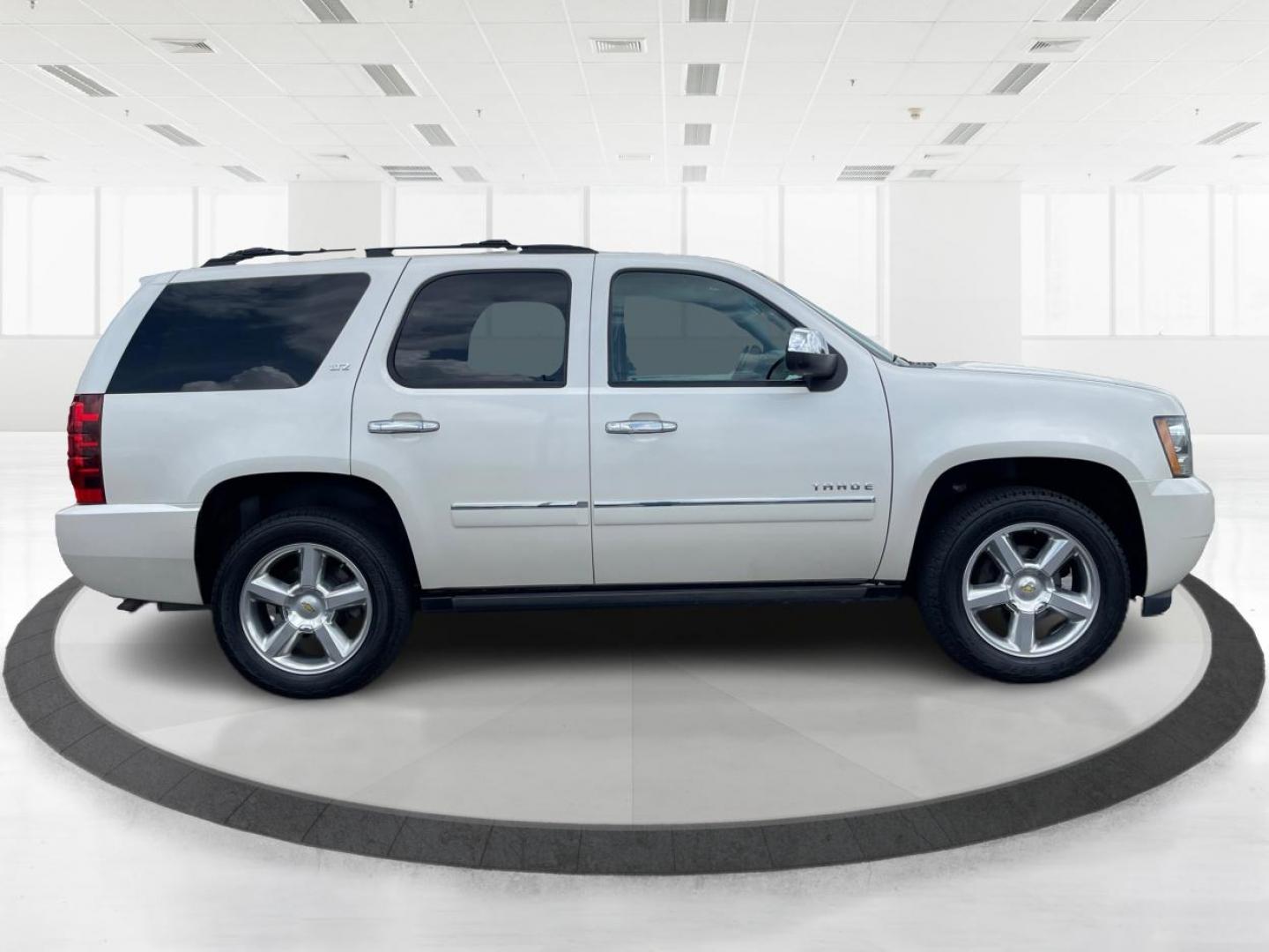 2013 Chevrolet Tahoe LTZ 4WD (1GNSKCE06DR) with an 5.3L V8 OHV 16V FFV engine, 6-Speed Automatic transmission, located at 8750 N County Rd 25A, Piqua, OH, 45356, (937) 908-9800, 40.164391, -84.232513 - Third Row - Photo#1