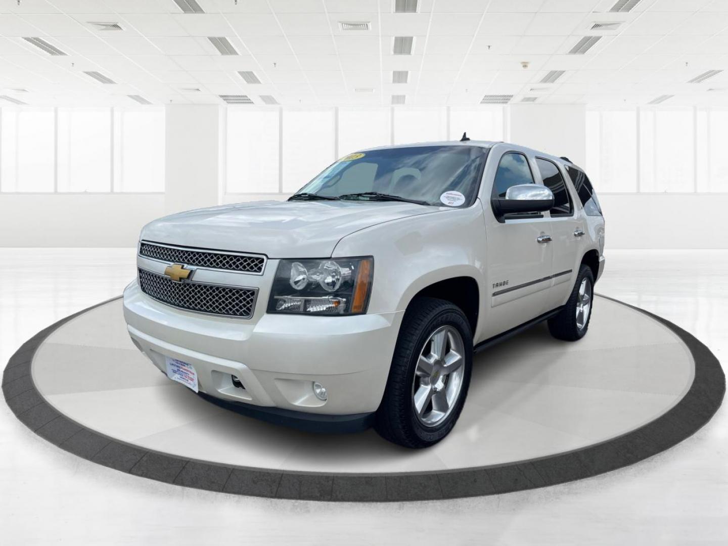 2013 Chevrolet Tahoe LTZ 4WD (1GNSKCE06DR) with an 5.3L V8 OHV 16V FFV engine, 6-Speed Automatic transmission, located at 8750 N County Rd 25A, Piqua, OH, 45356, (937) 908-9800, 40.164391, -84.232513 - Third Row - Photo#7